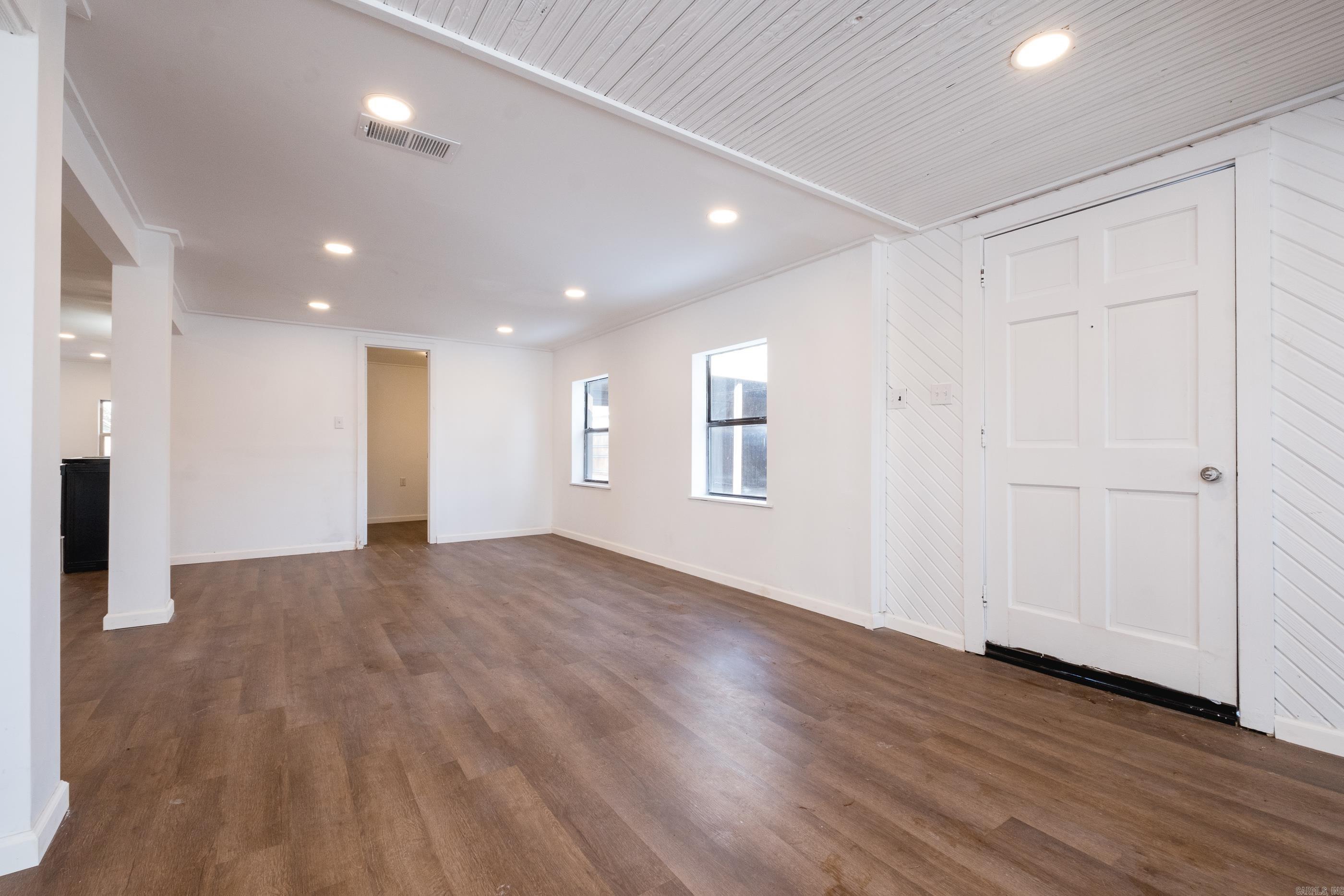 RIVER MANOR EST - Residential