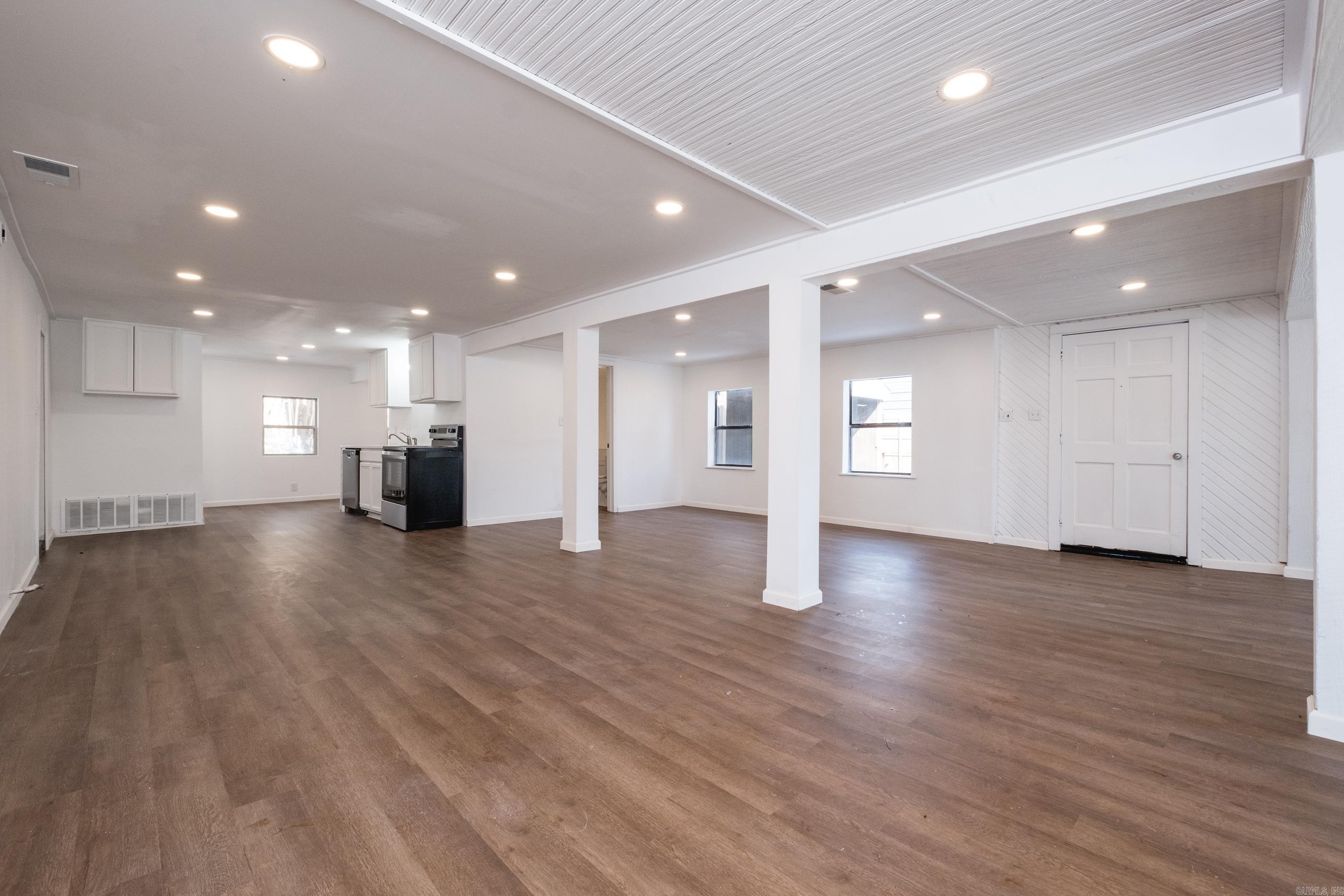 RIVER MANOR EST - Residential
