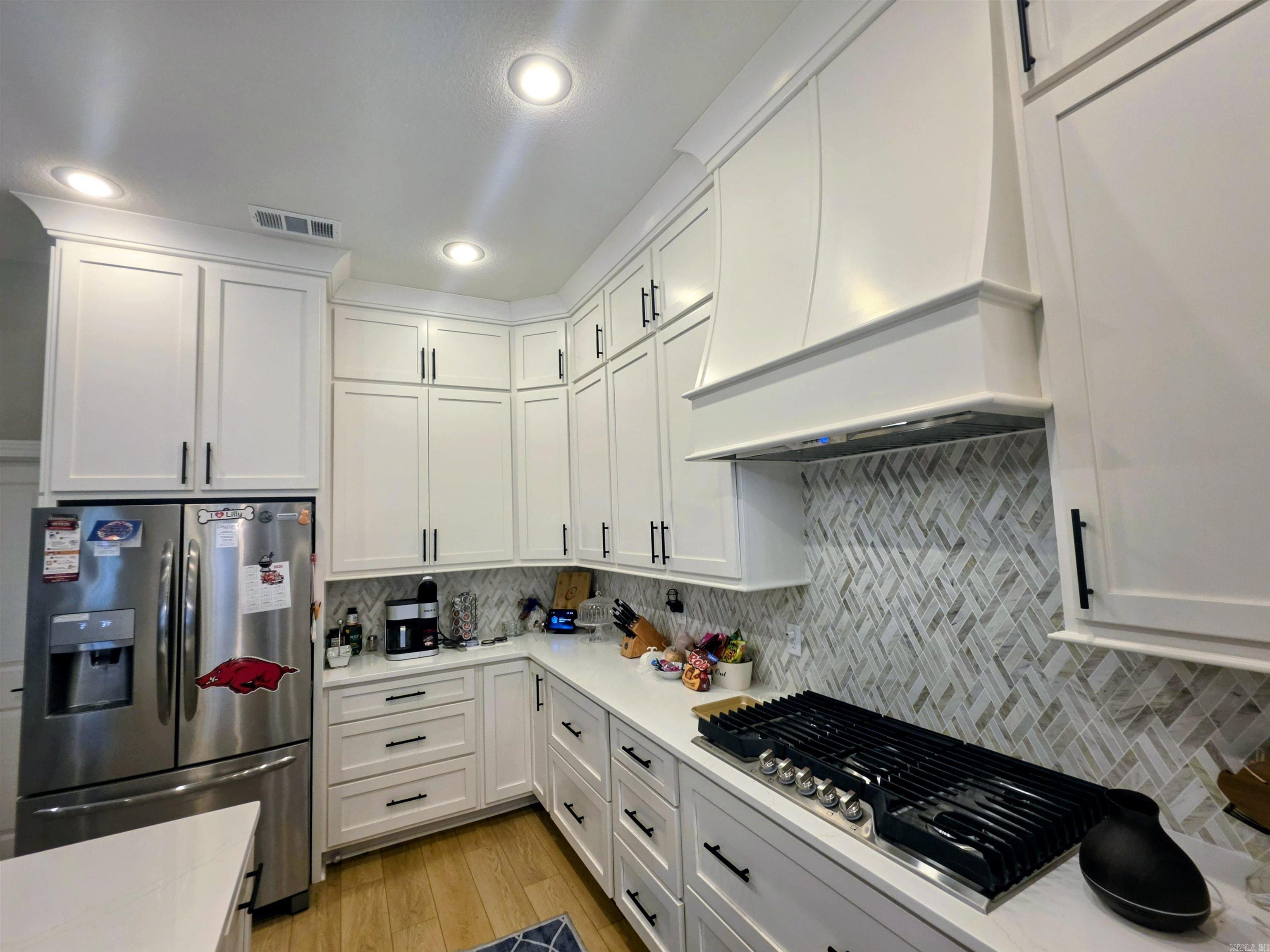 JAMESTOWN MANOR - Residential