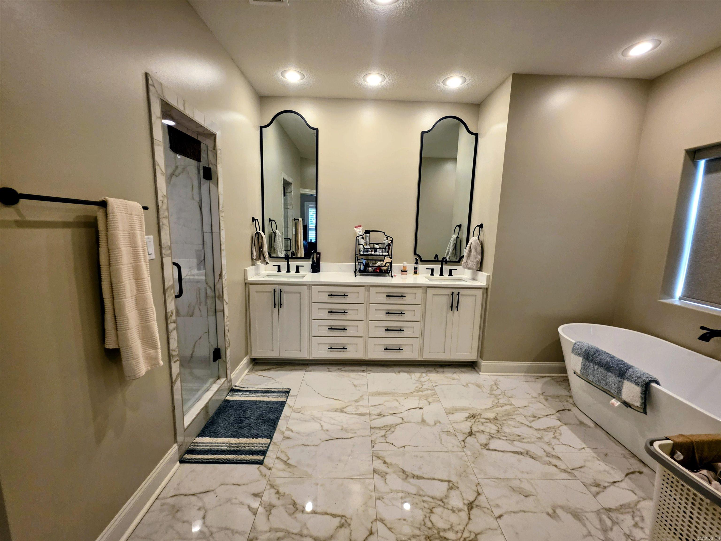 JAMESTOWN MANOR - Residential
