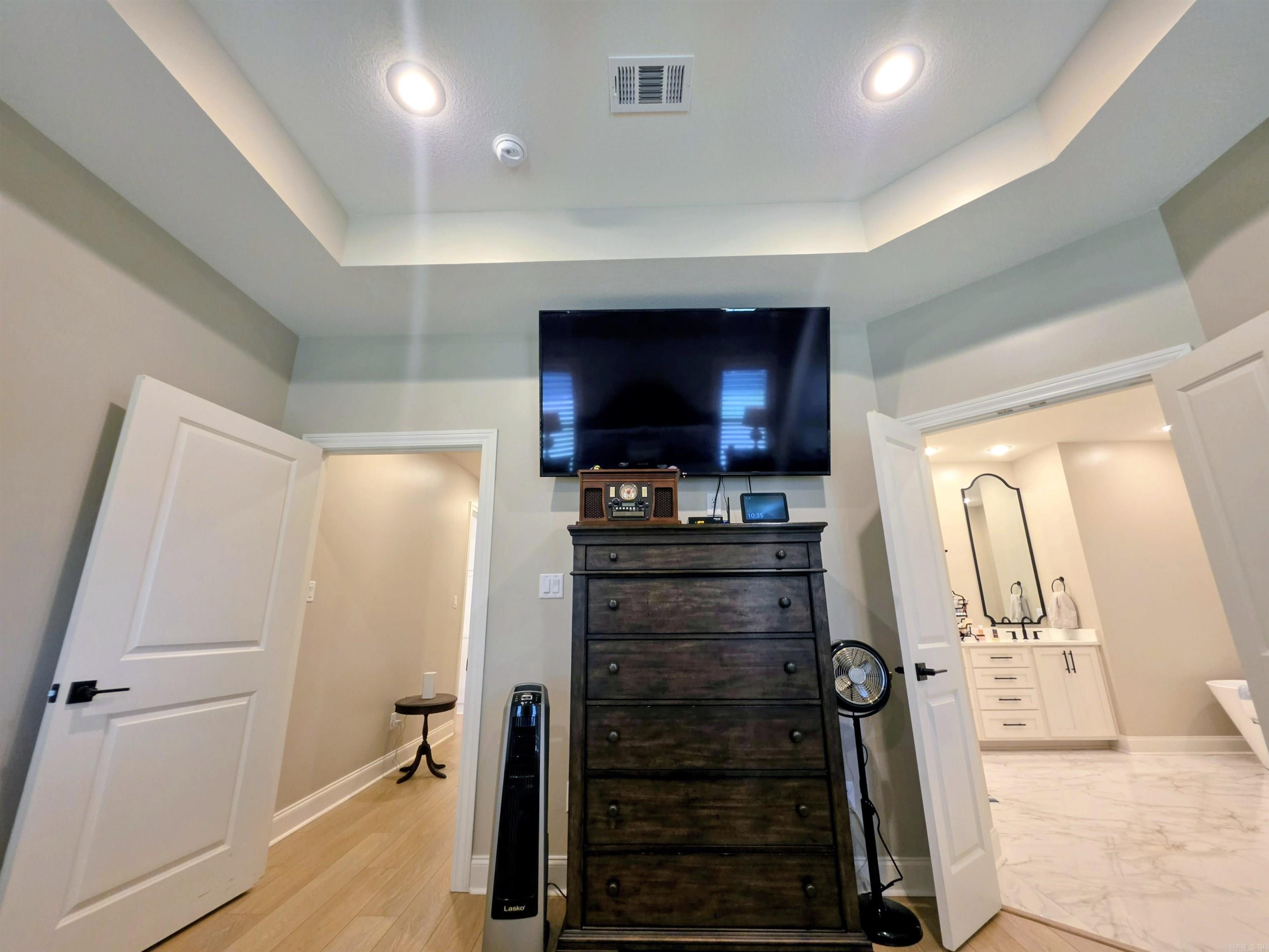 JAMESTOWN MANOR - Residential