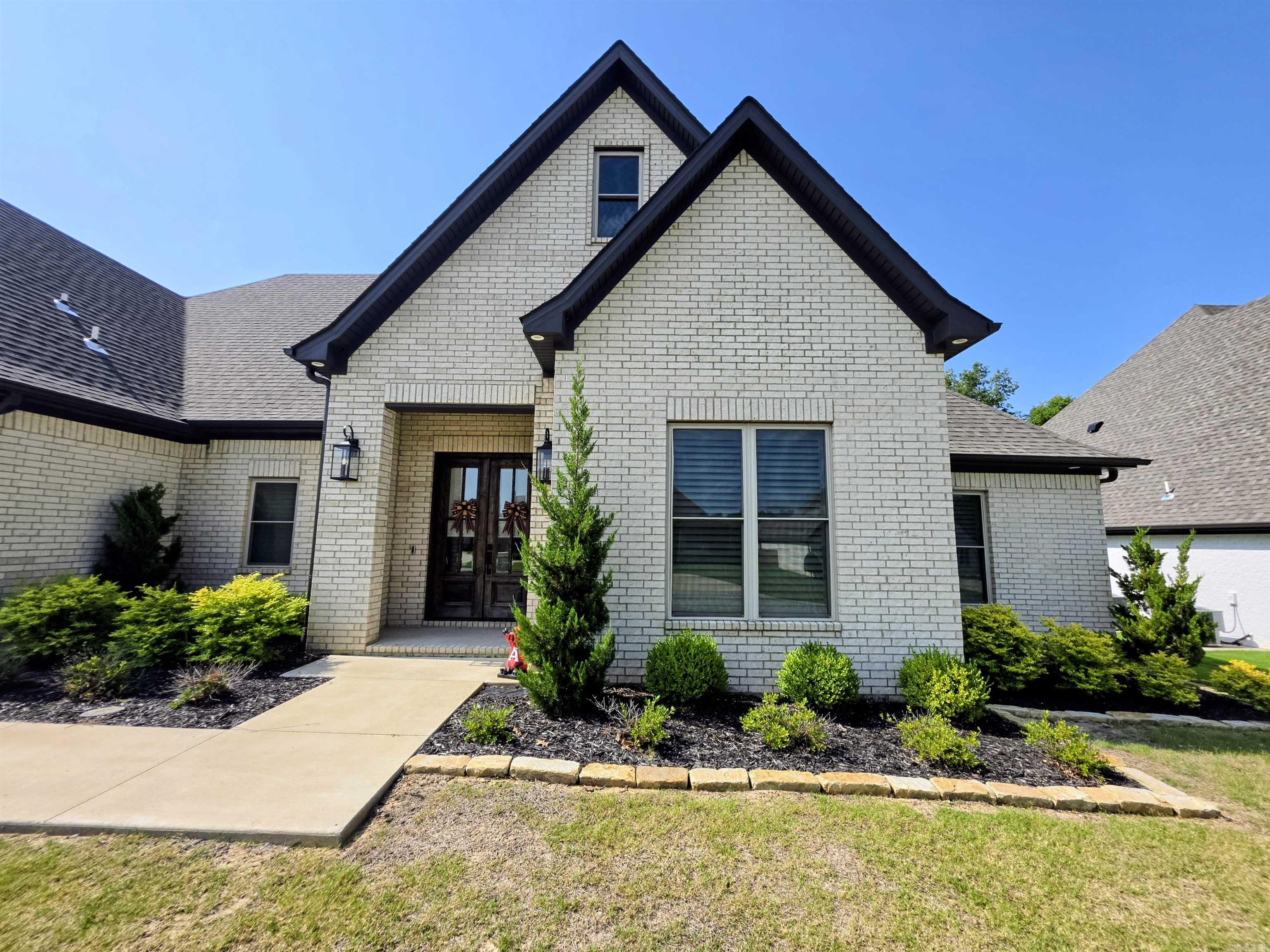 JAMESTOWN MANOR - Residential