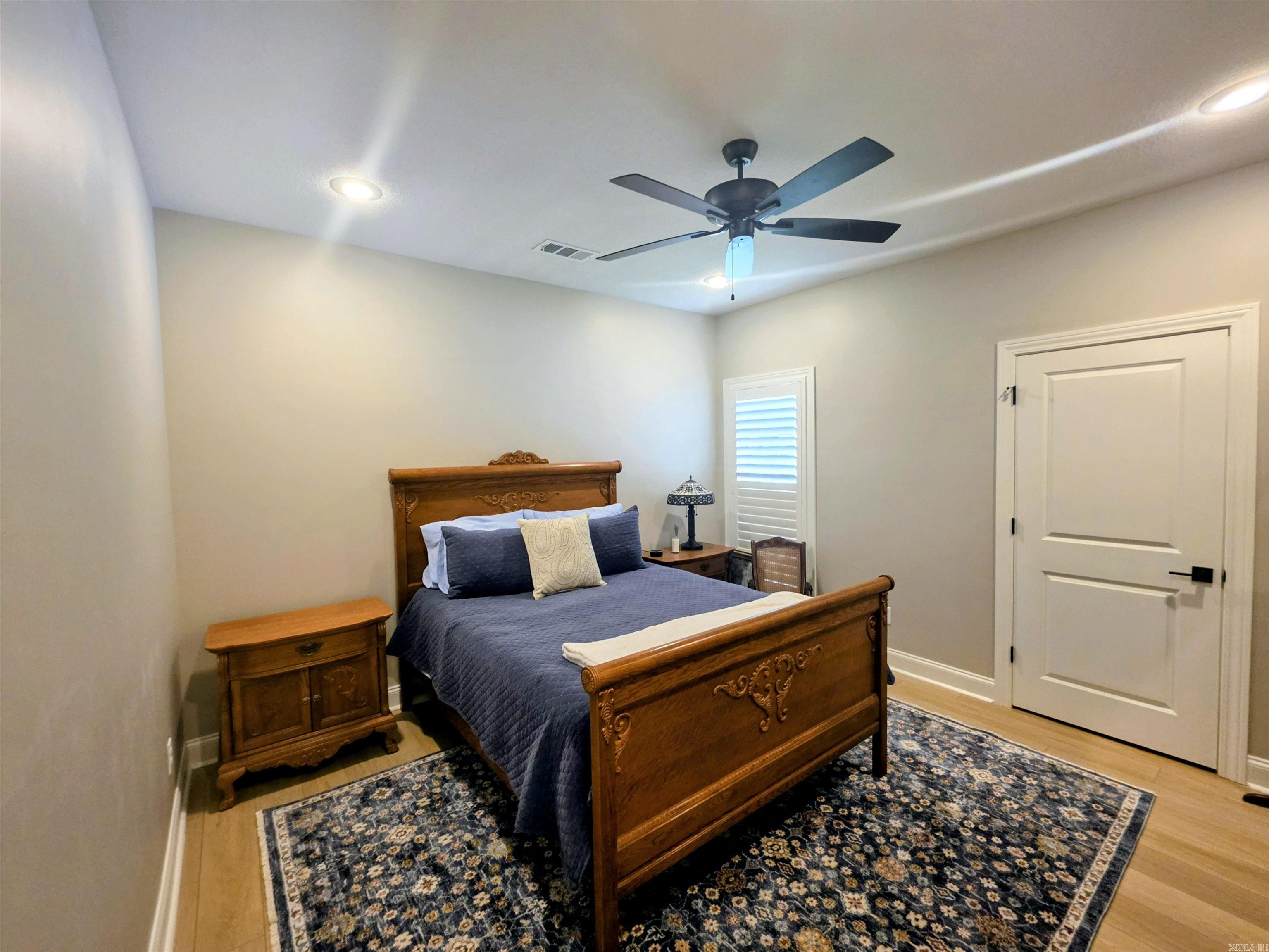 JAMESTOWN MANOR - Residential