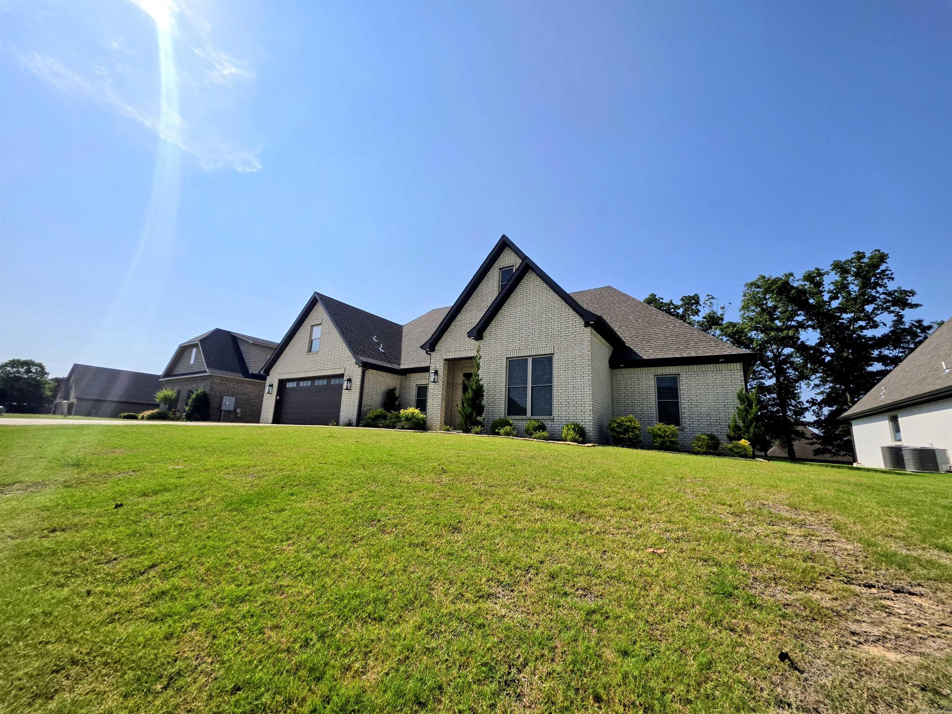 JAMESTOWN MANOR - Residential