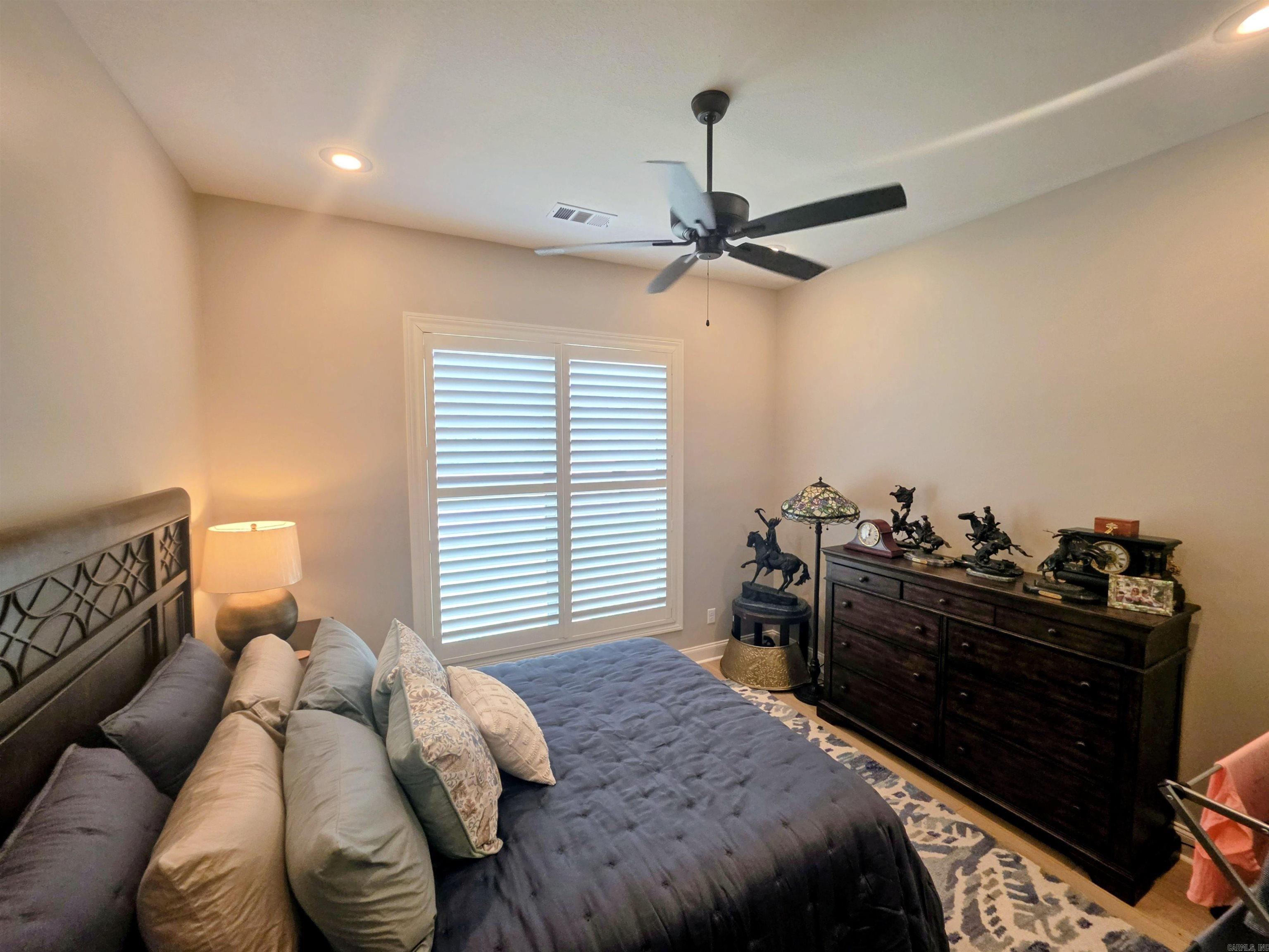 JAMESTOWN MANOR - Residential