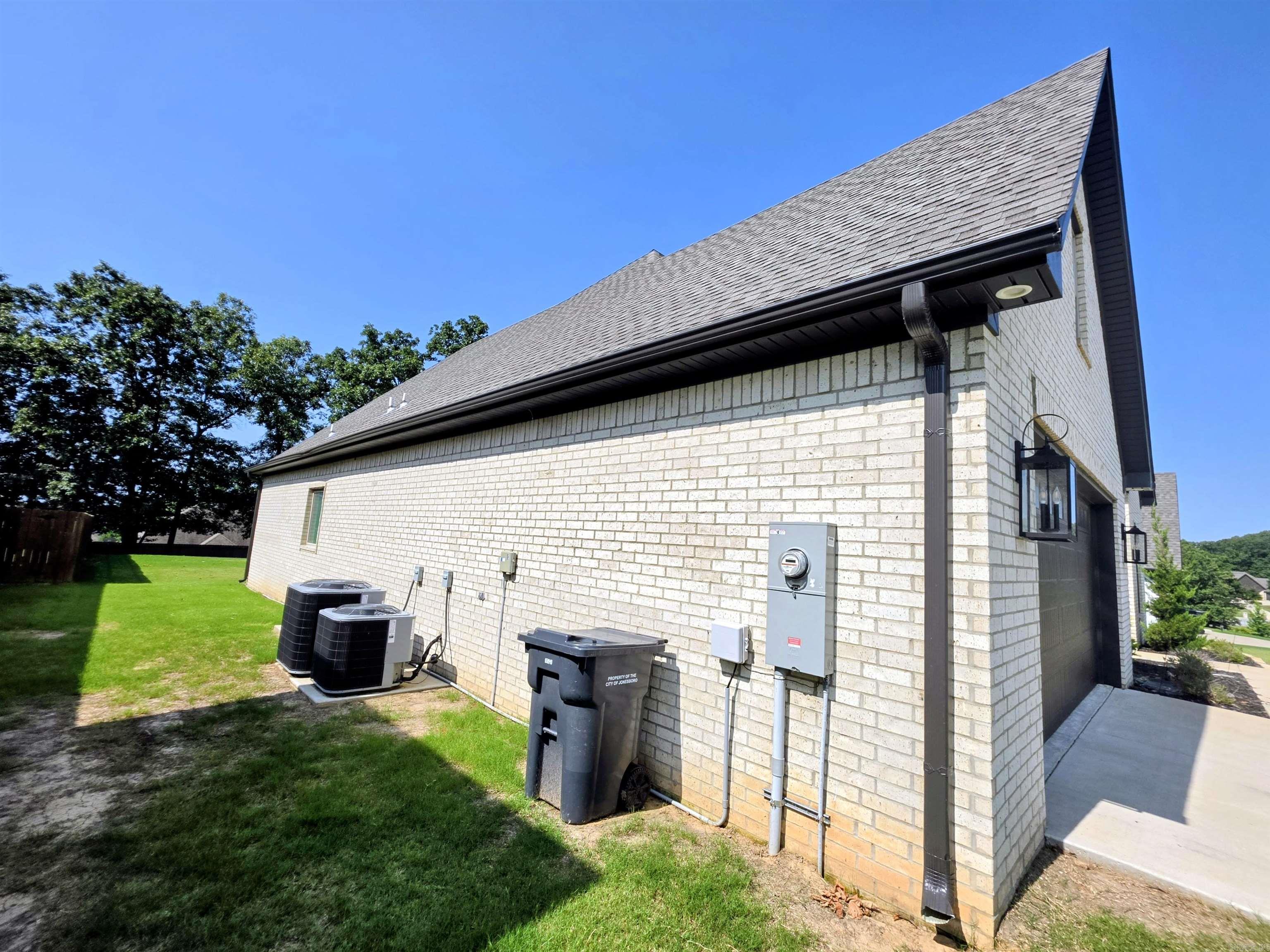 JAMESTOWN MANOR - Residential