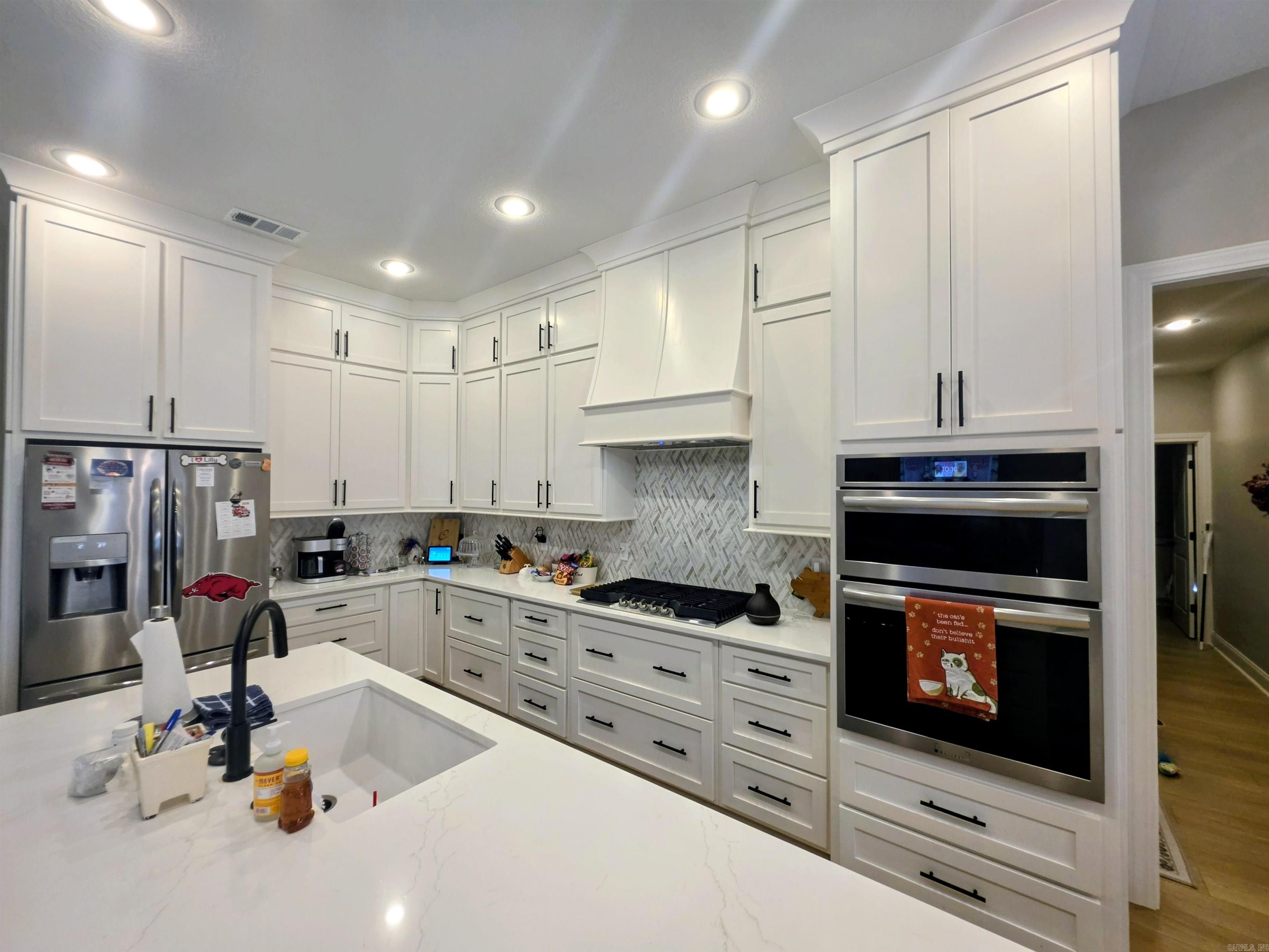JAMESTOWN MANOR - Residential