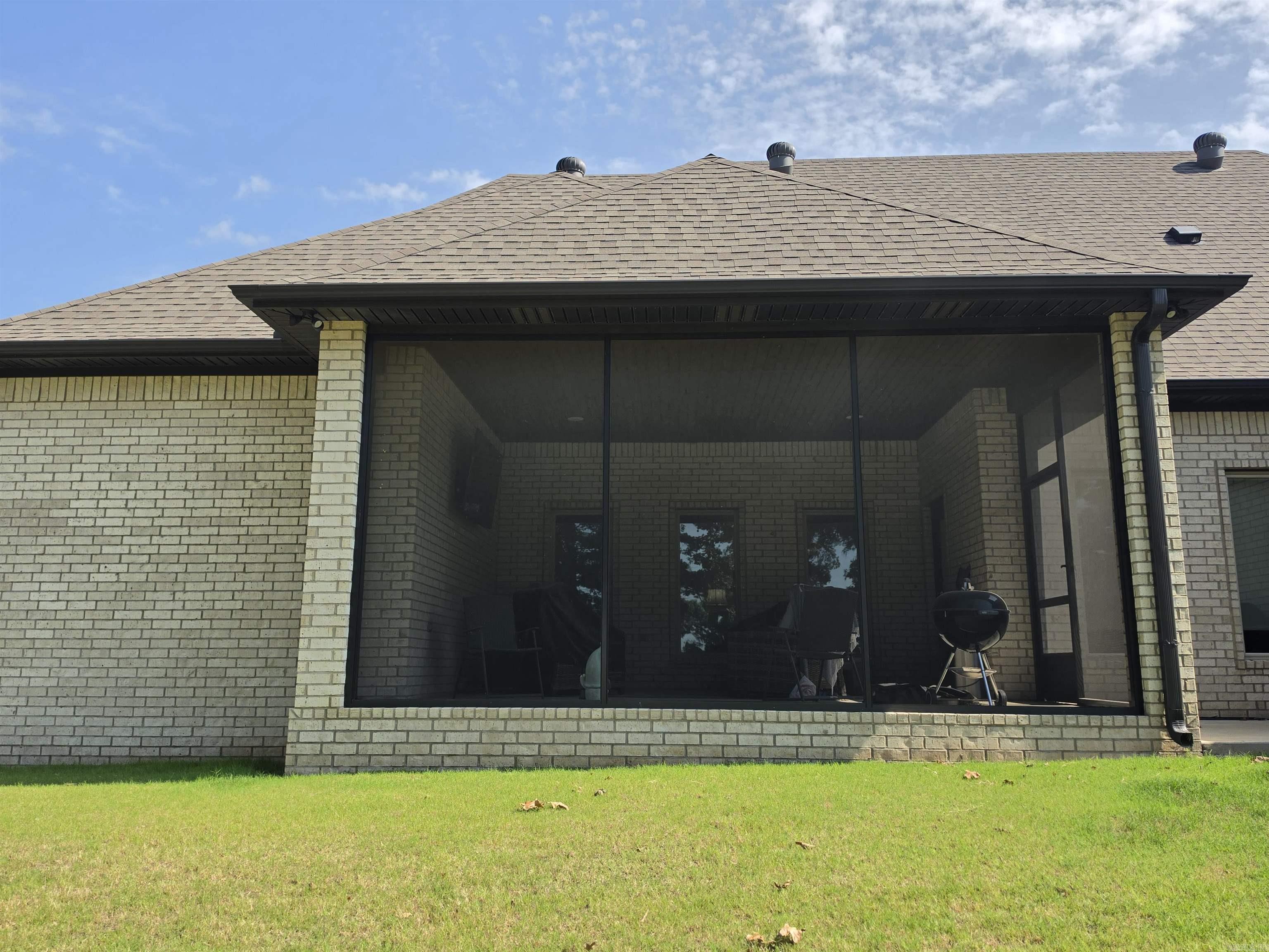 JAMESTOWN MANOR - Residential