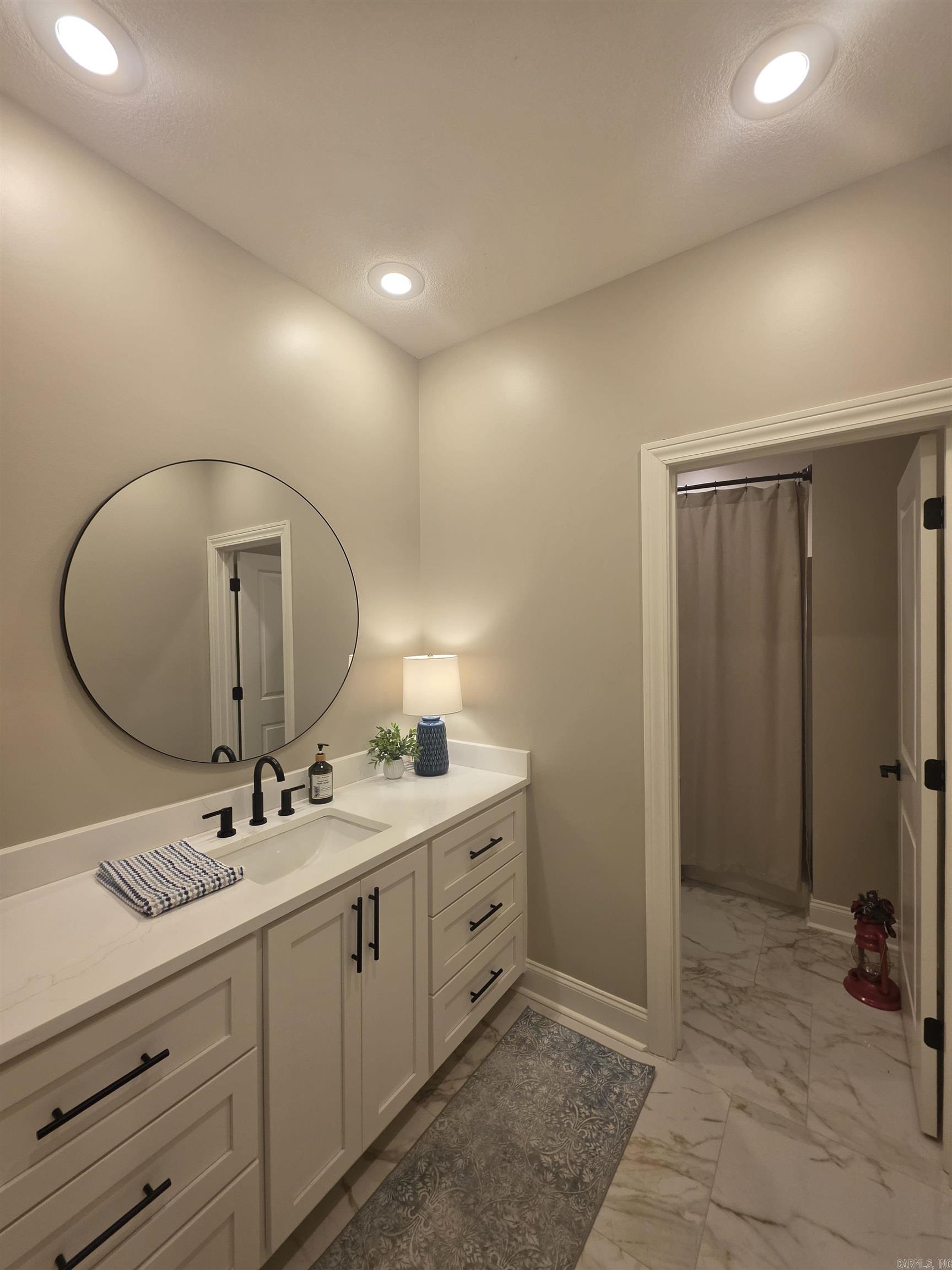 JAMESTOWN MANOR - Residential