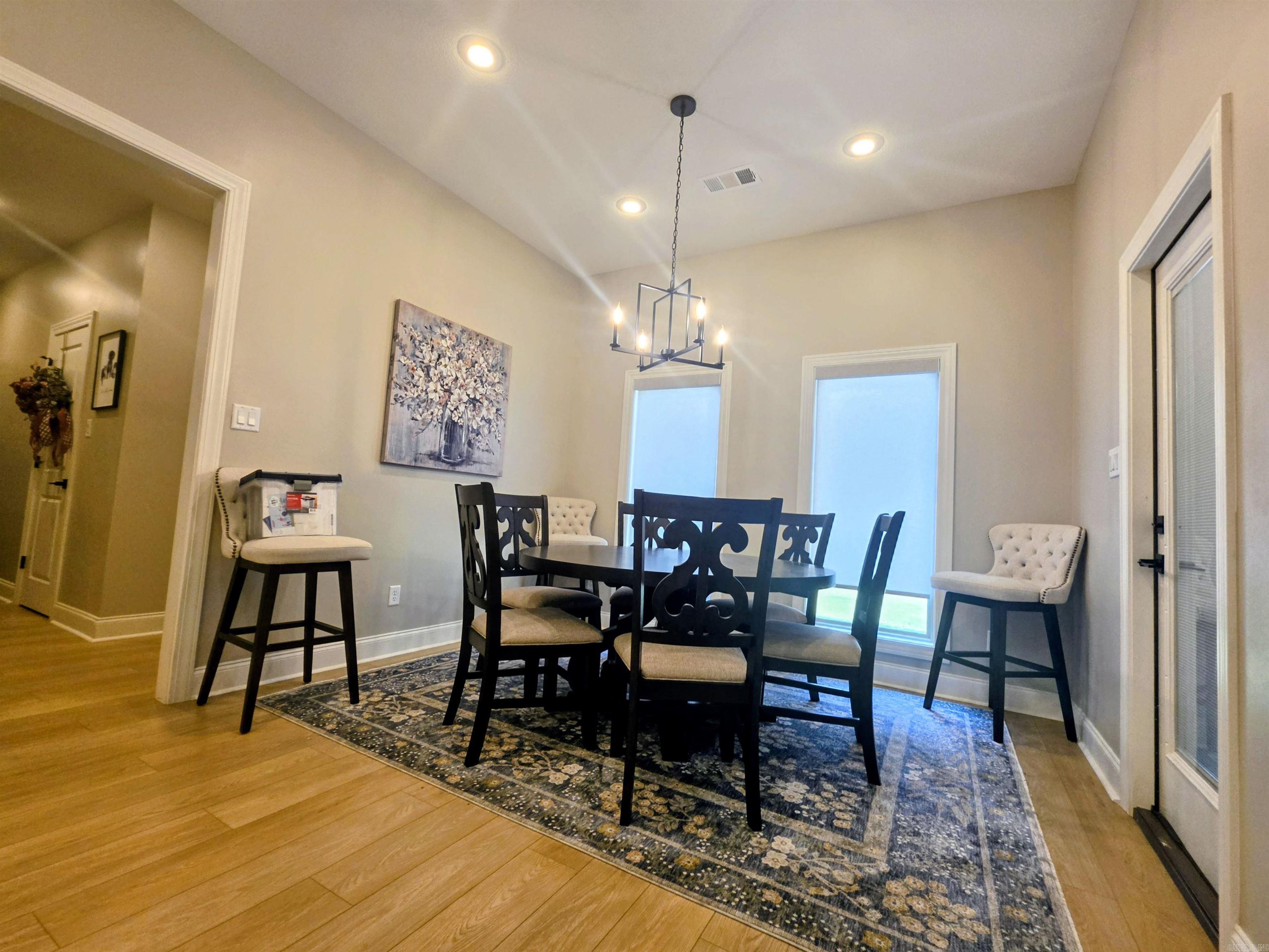 JAMESTOWN MANOR - Residential