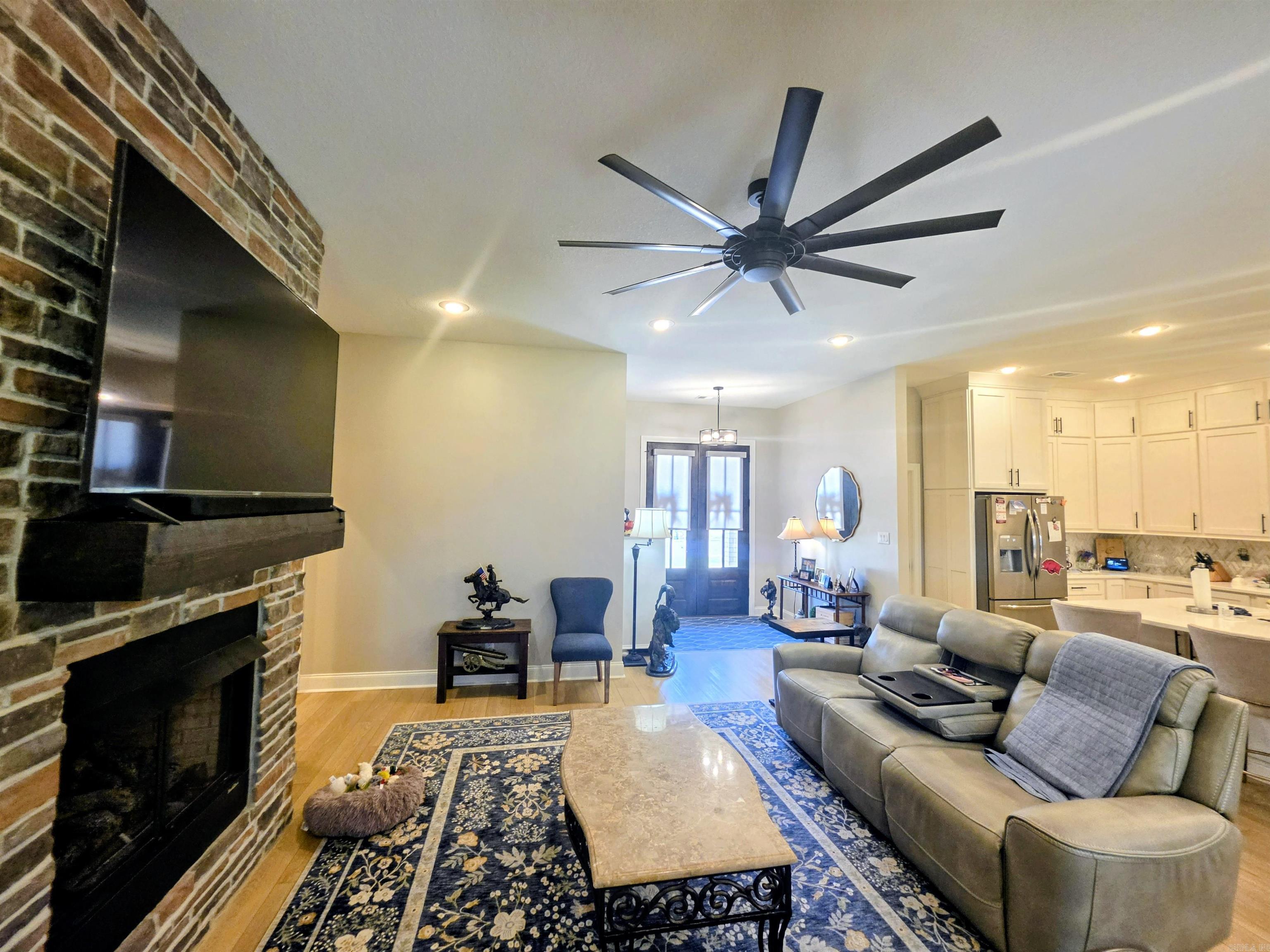 JAMESTOWN MANOR - Residential