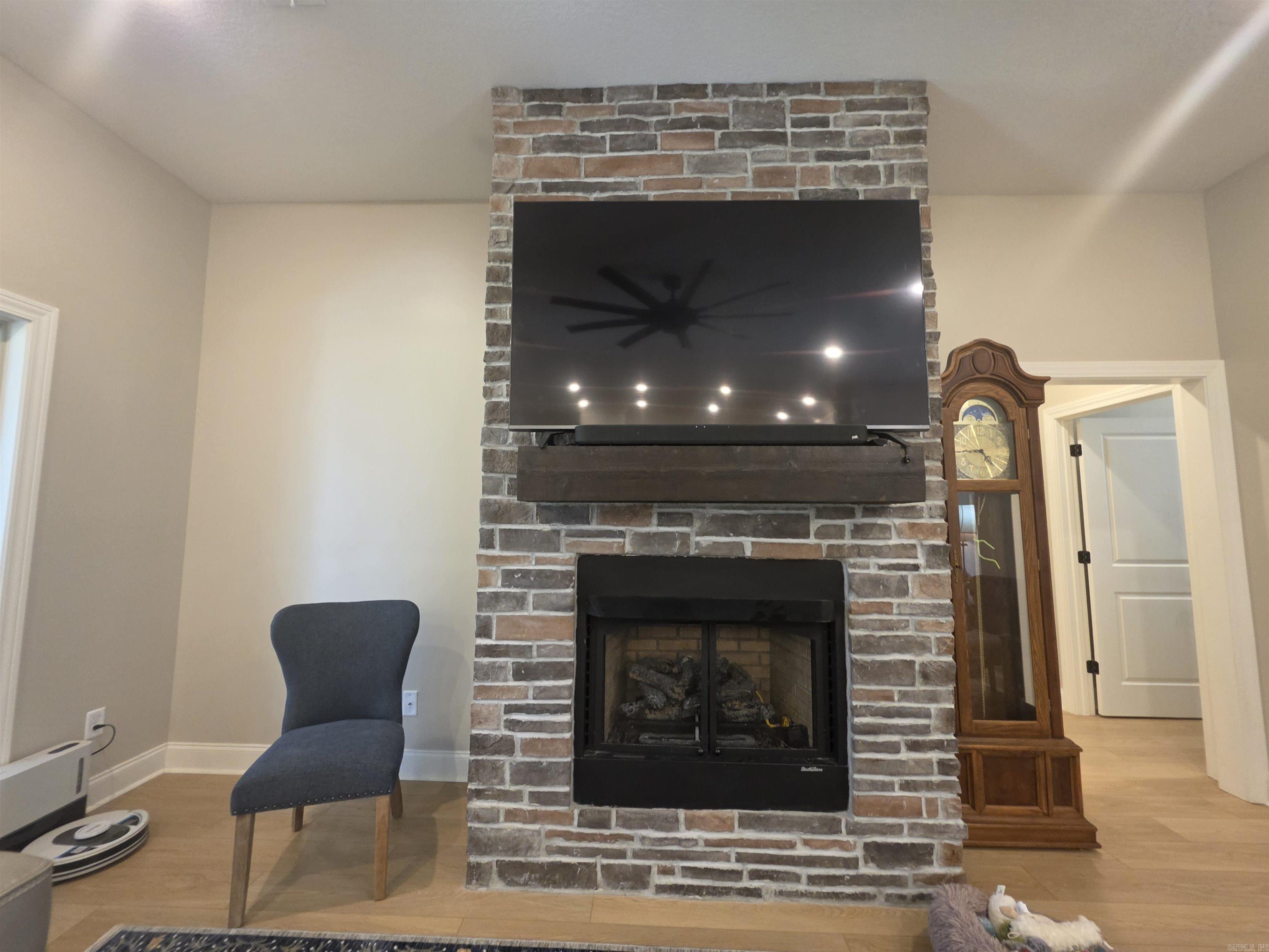 JAMESTOWN MANOR - Residential