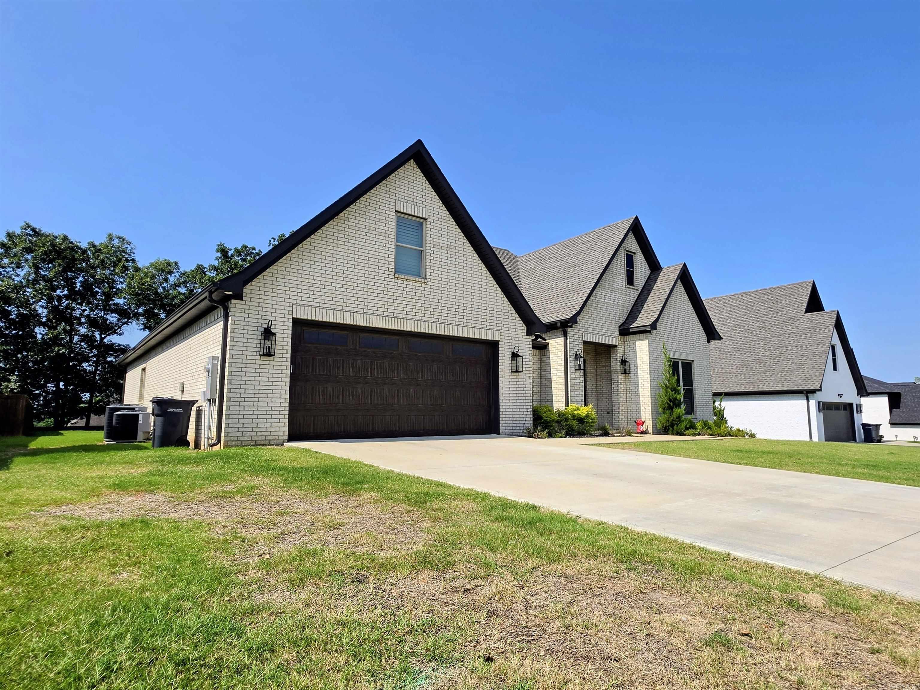 JAMESTOWN MANOR - Residential