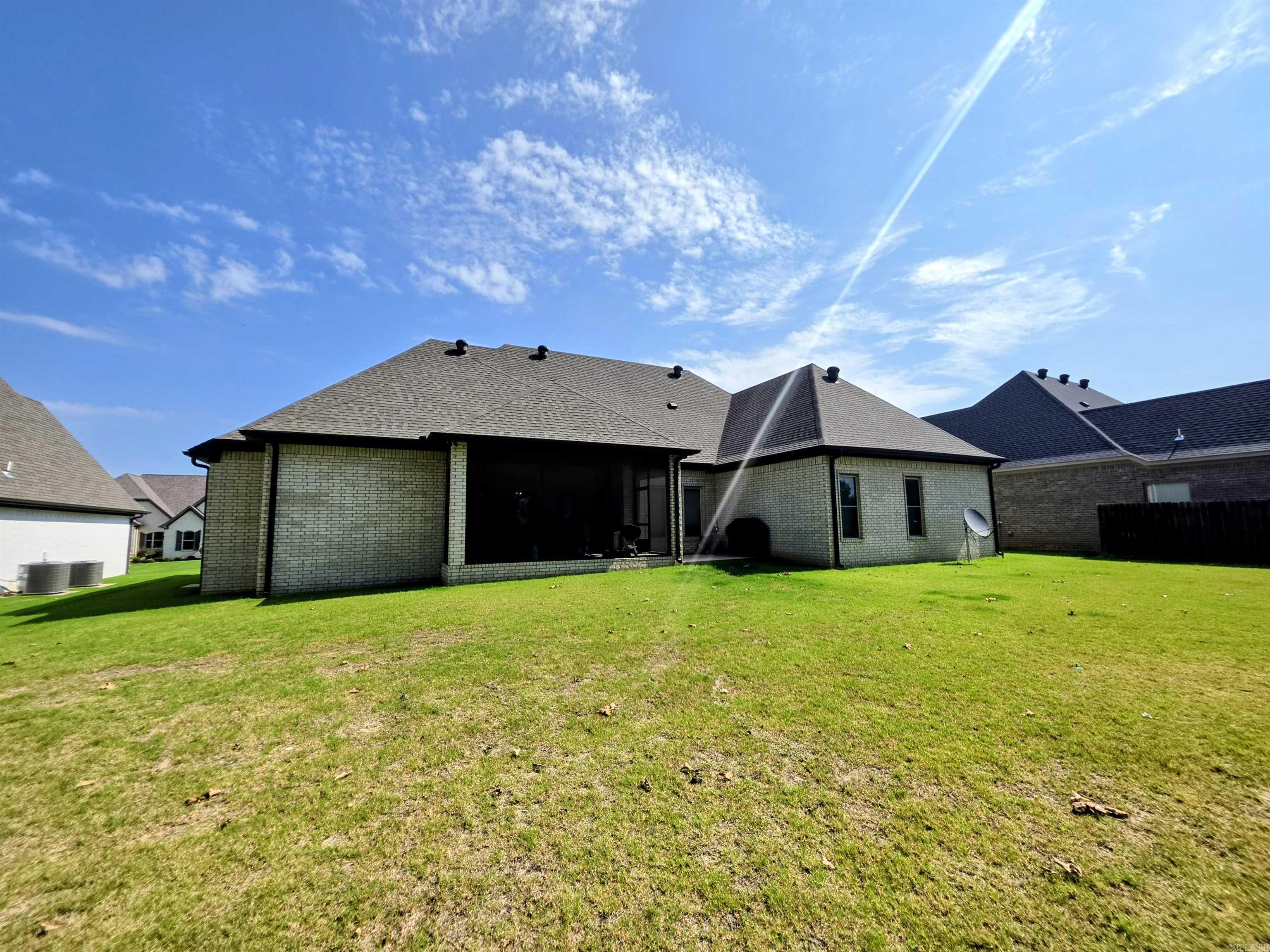 JAMESTOWN MANOR - Residential