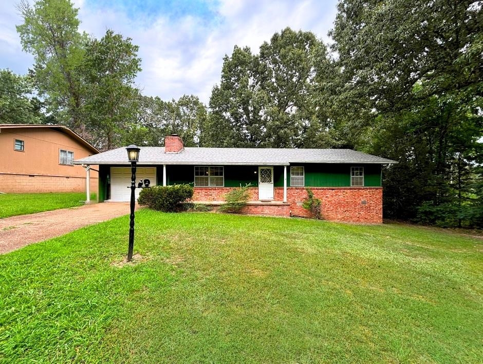 Three Bedroom House Close to Crown Lake and the Crown Point Resort - This home offers living room with fireplace, spacious kitchen, 3 bedrooms, 1 full and 1 half baths, utility room, back deck overlooking a nice backyard, and one car garage. Home is wakling distance to Crown Lake and a short cart drive to Crown Point Resort which offers more lodging, restaurant, Miniture golf and various seasonal outdoor activities. This is a nice full-time home and as an ivestment property it would make a great nightly rental. Call agent and see this home.