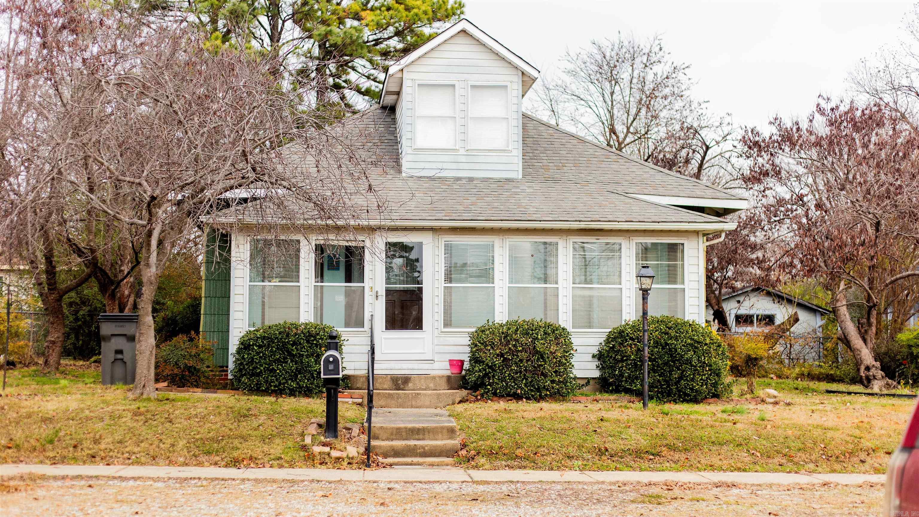 Welcome to the market !! 525 W Thompson! This property includes the home plus the adjoining lot, offering extra space and added value. The home features 3 bedrooms, 2 bathrooms, a closed-in front and back porch, and a dedicated laundry room. It is being SOLD "AS IS."  It does need some work, but it presents an excellent opportunity for the right buyer. Perfect for flippers, investors, or anyone looking for a project with great potential. Schedule your showing today!