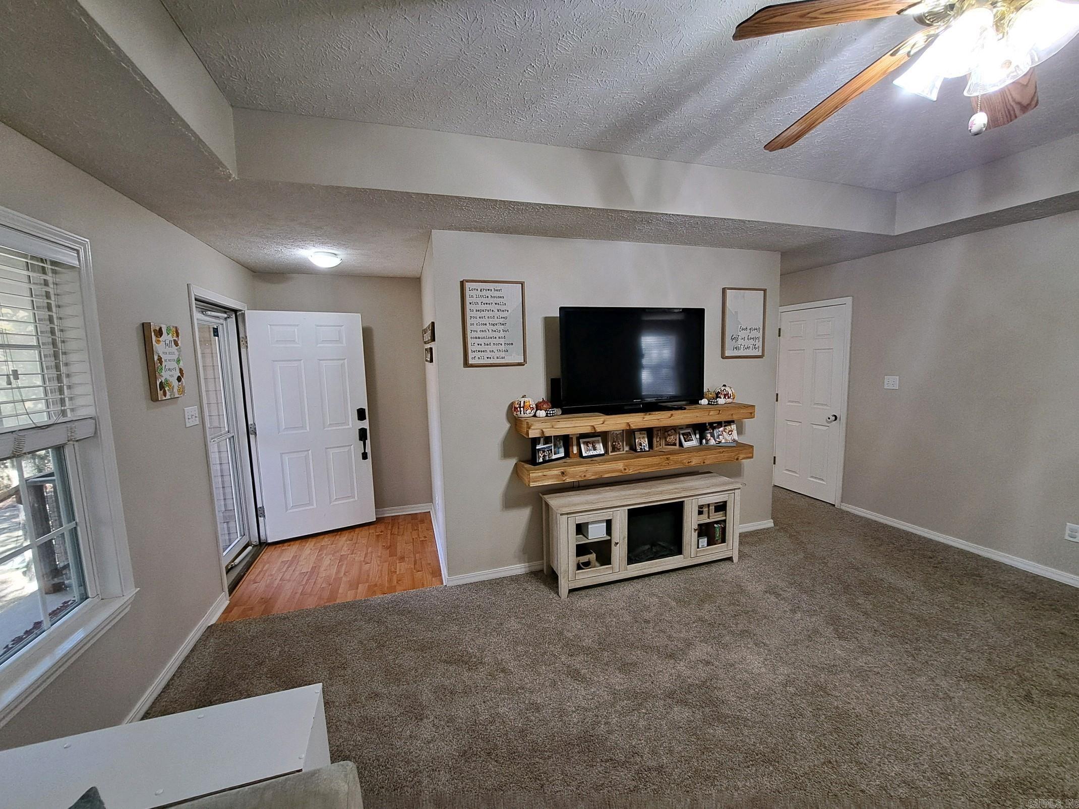 CANEY HILL - Residential
