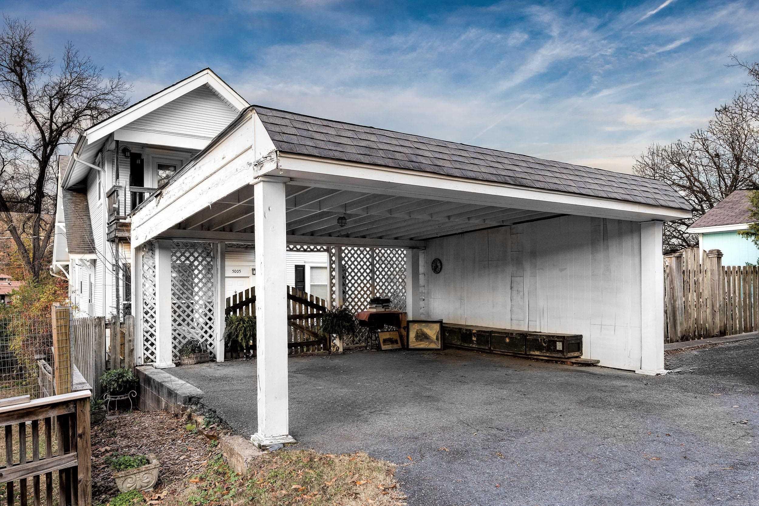 HILLCREST - Residential