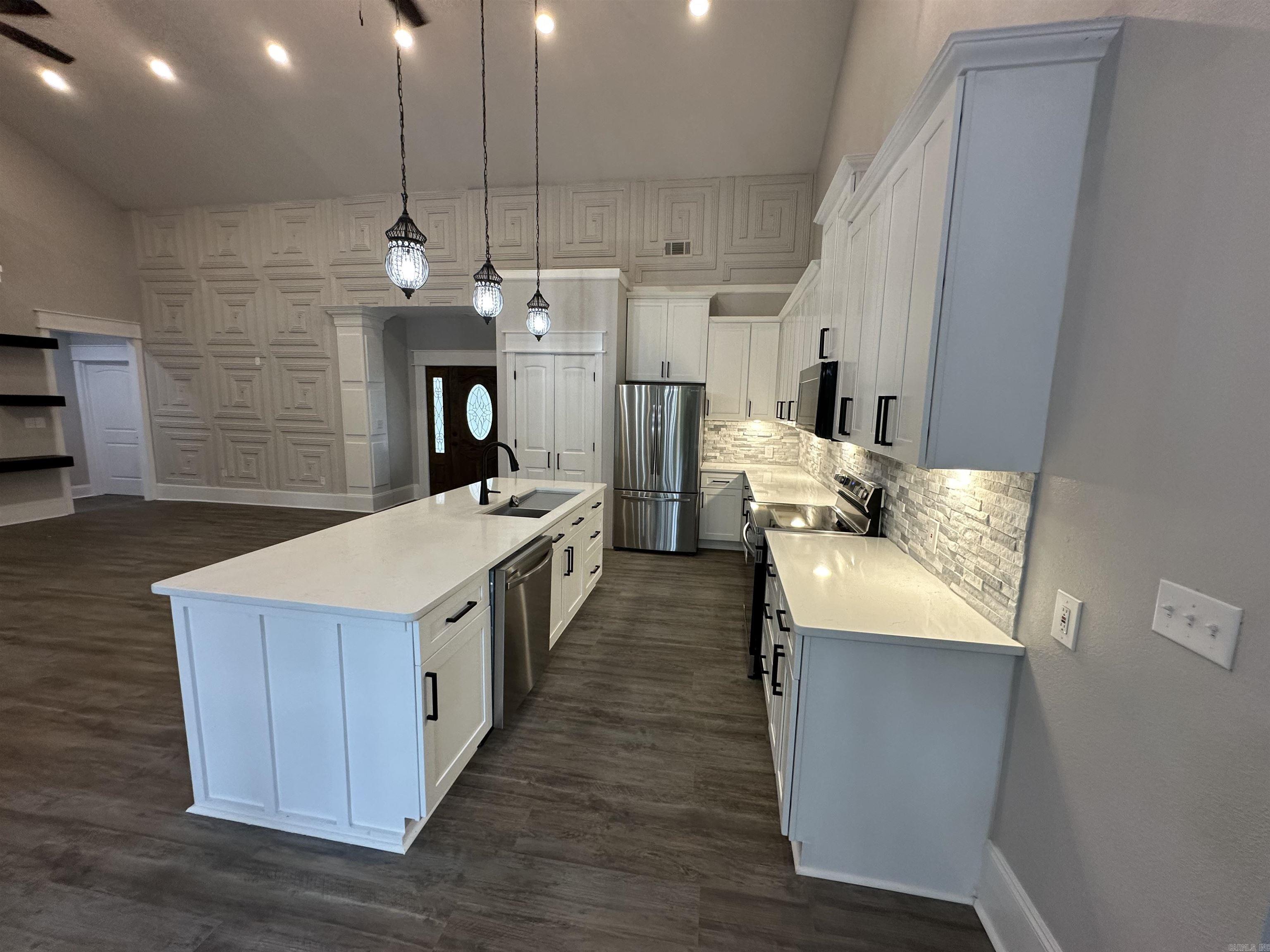 FAIRVIEW ESTATES - Residential