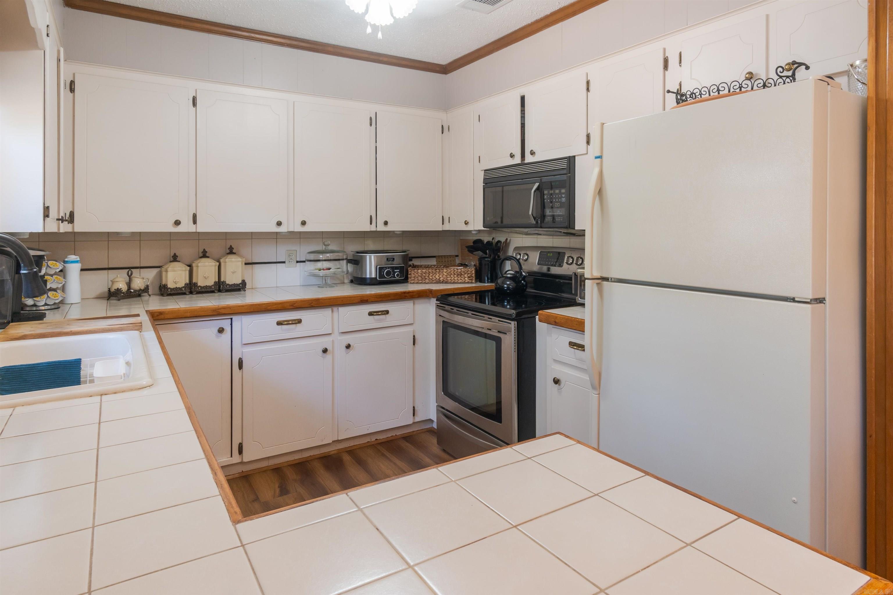 INDIANHEAD LAKES EST - Residential