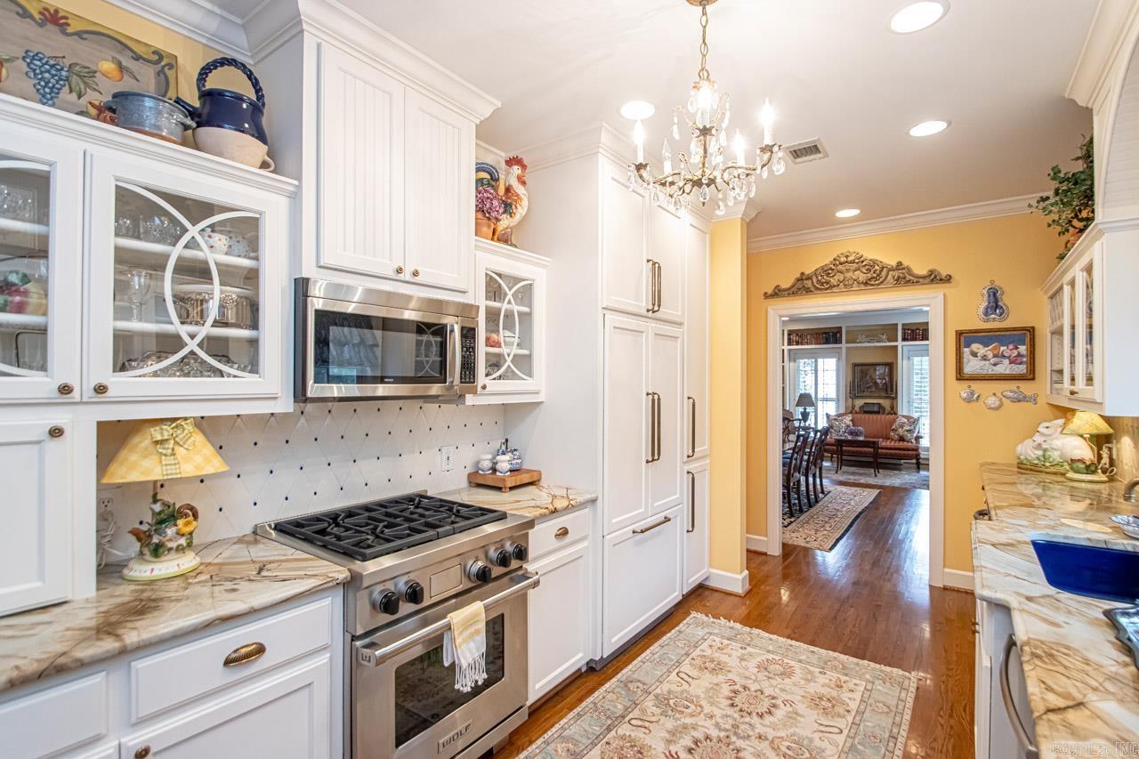 COUNTRY CLUB HGTS - Residential