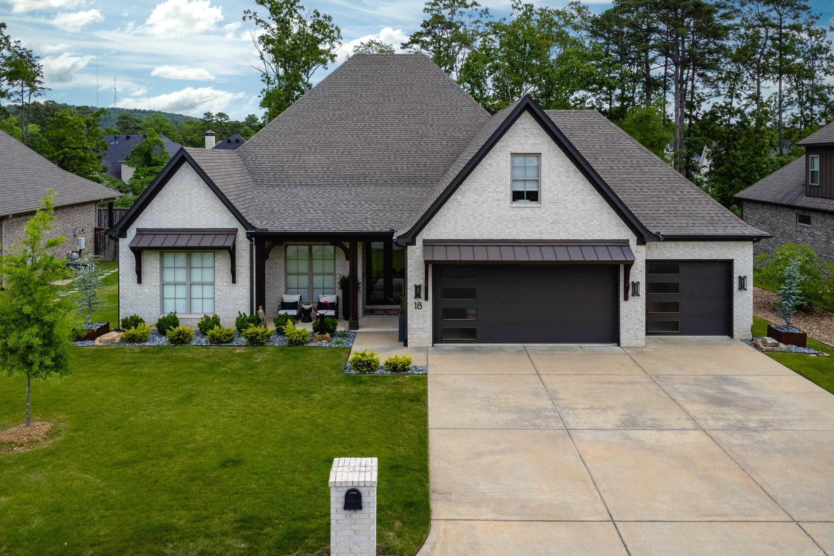 CHENAL VALLEY "ENSBURY PLACE" - Residential