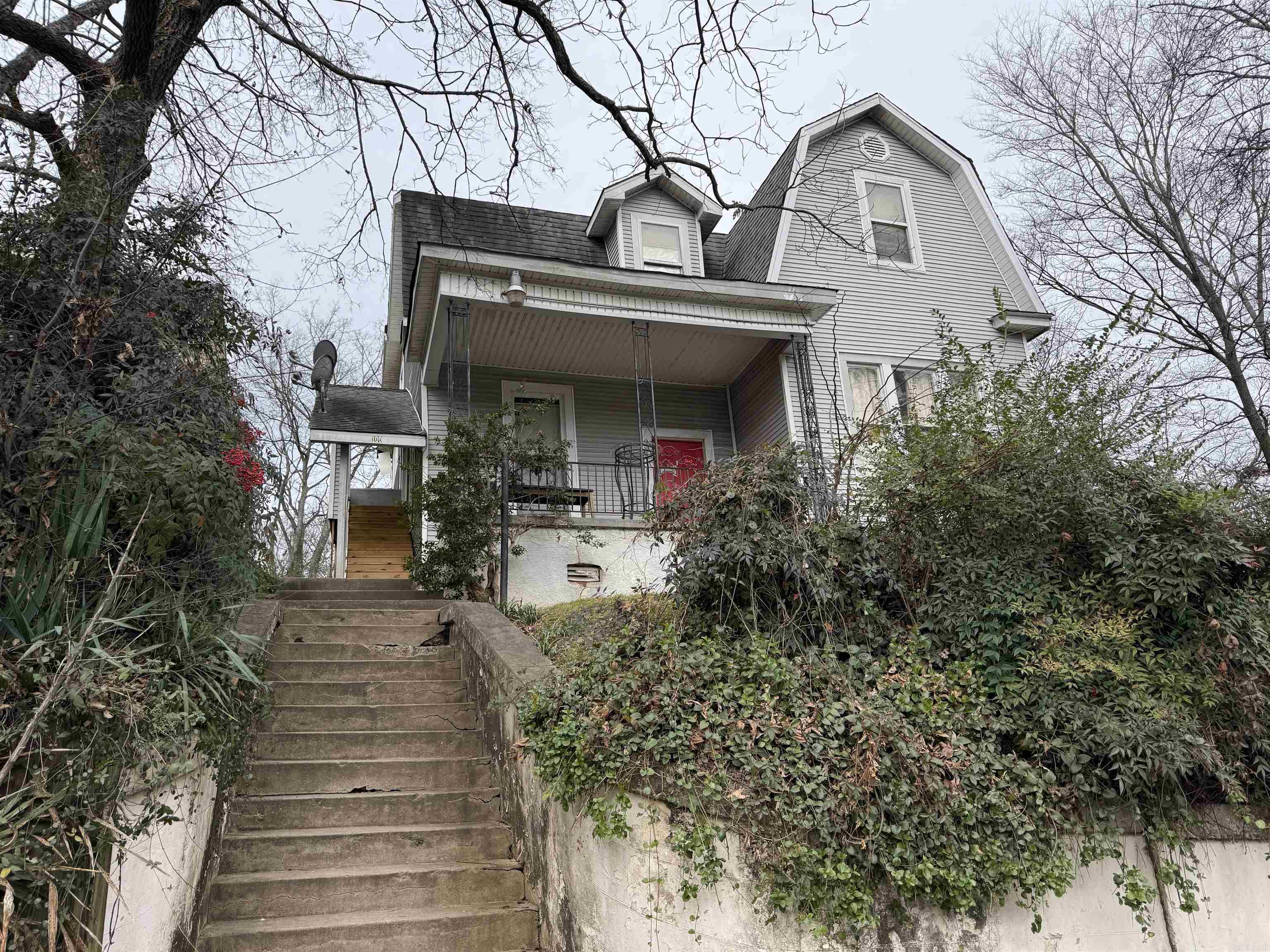 Multi-family opportunity! 5-plex in the heart of Capitol View near Hillcrest! Close to some of the best shopping & dining in Little Rock! GREAT street! So much potential here. 5 efficiency style units with off-street parking in back. Two of the units are currently leased. Electricity is metered separately. Owner pays electric, gas and trash service. Buyers to verify lot size using their own measurements. No seller property disclosure.