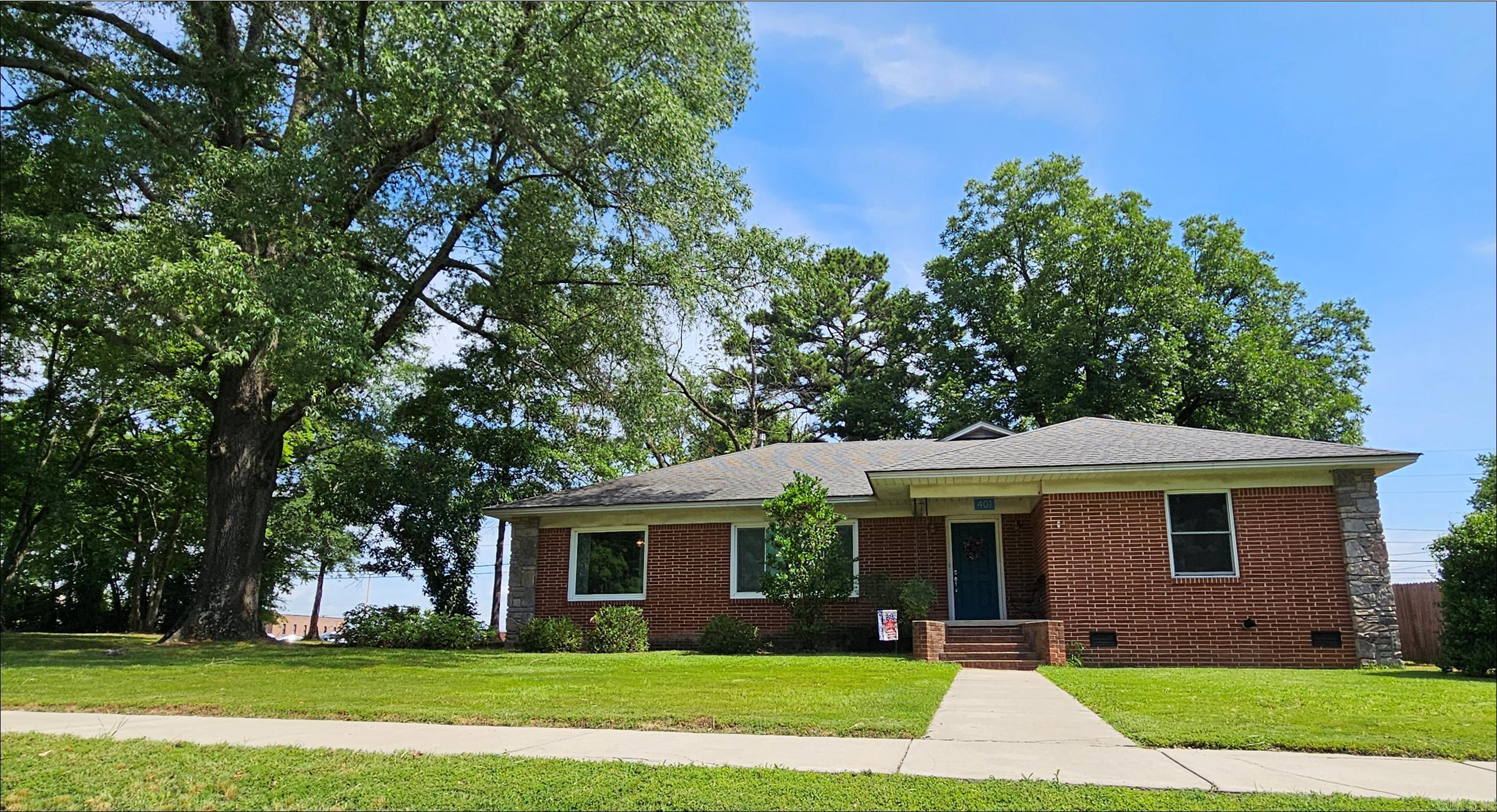 Spacious & Spotless! Tree shaded corner lot is perfect setting for this home with 2 living spaces, formal dining room & breakfast nook! Kitchen w/ breakfast bar & a classic stove add charm. All bedrooms are large w/ plenty of closet space. This charming home includes detached storage building & a location with easy access to coffee shops, shopping & eateries of downtown Morrilton.