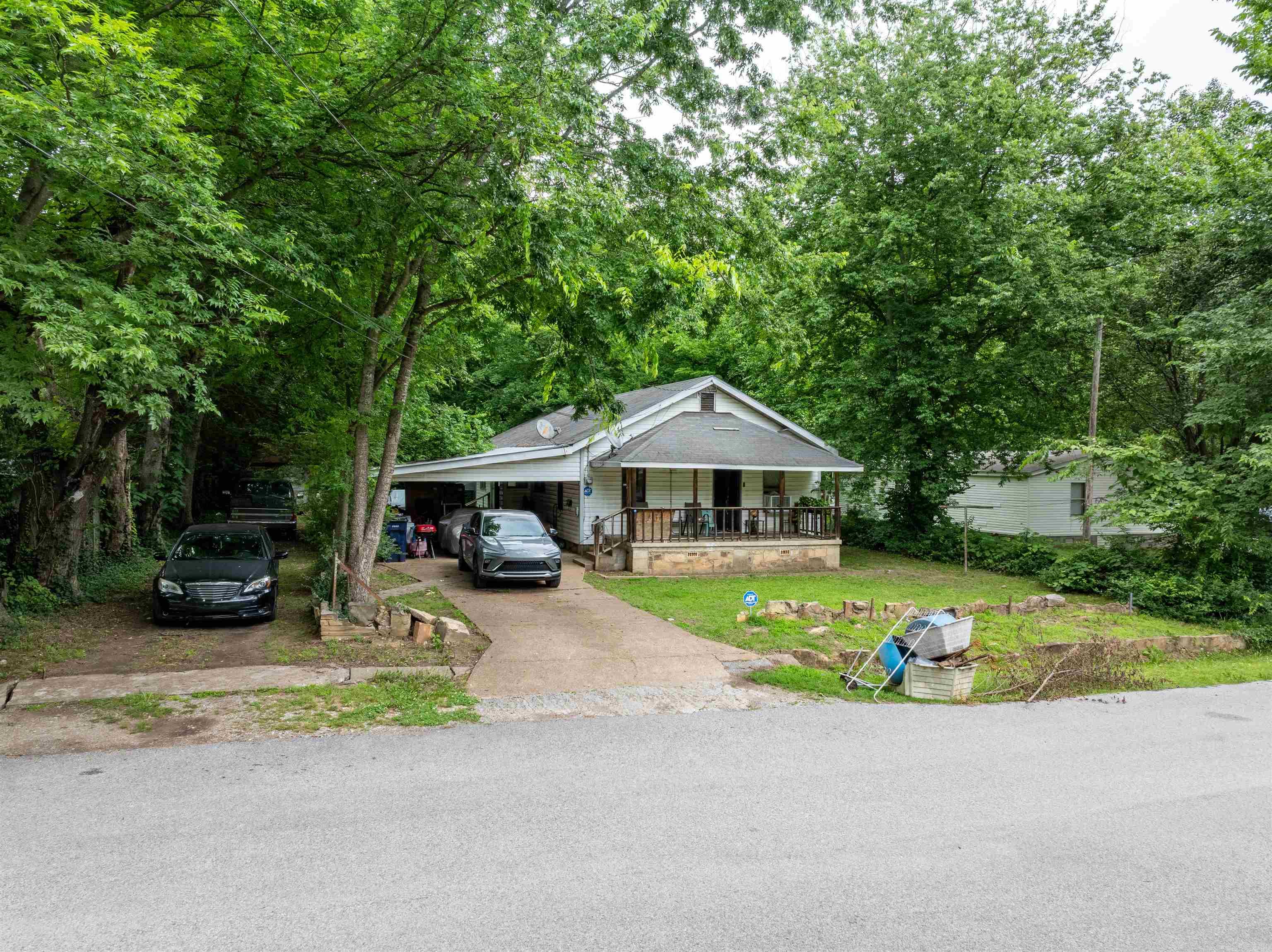 MAXFIELD WEST - Residential