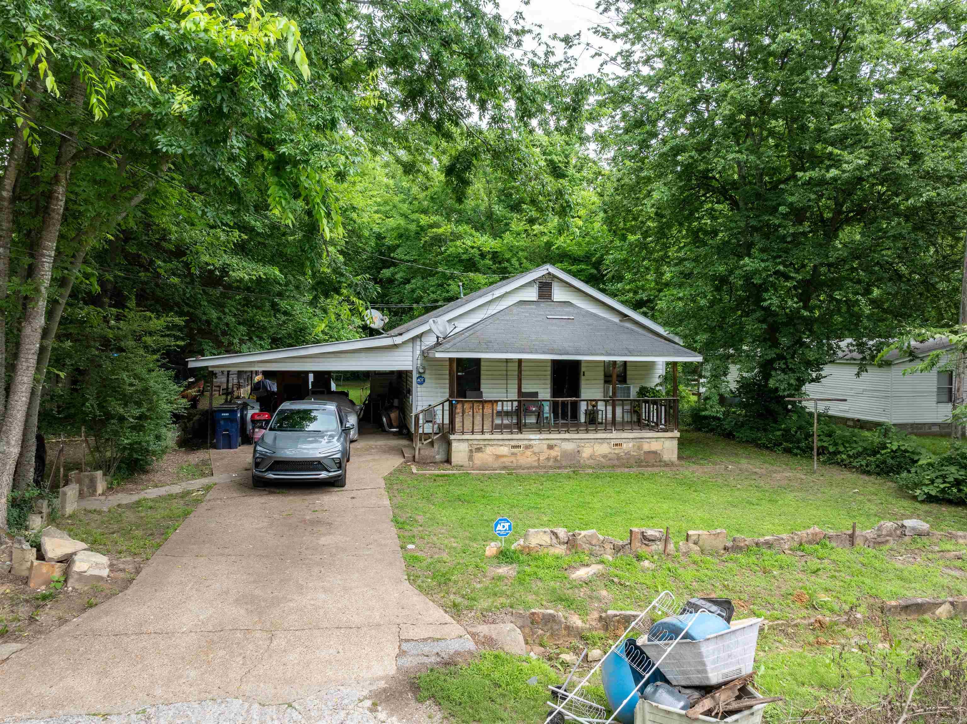 MAXFIELD WEST - Residential
