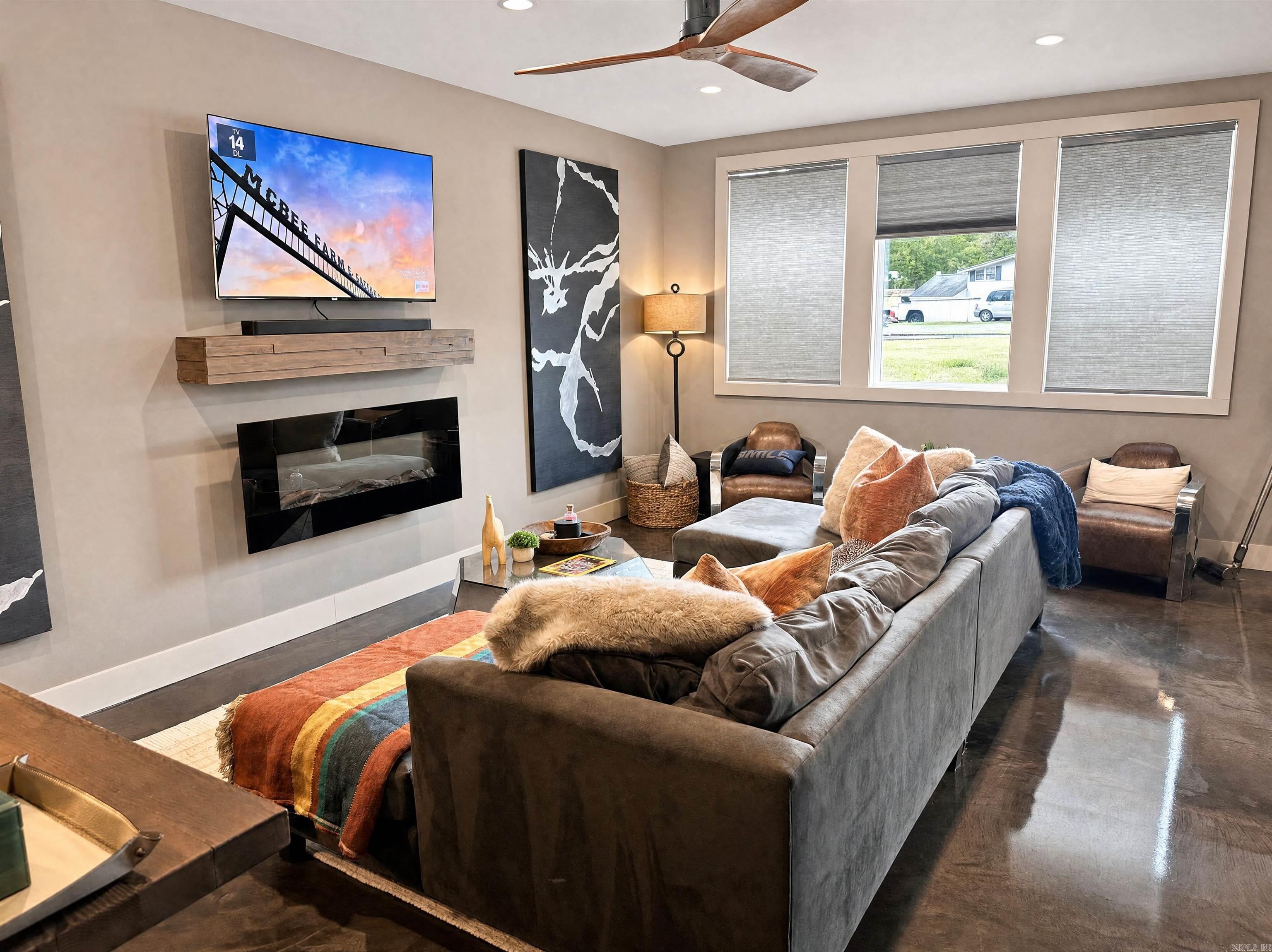NARROWS INN AT GREERS FERRY HPR - Residential