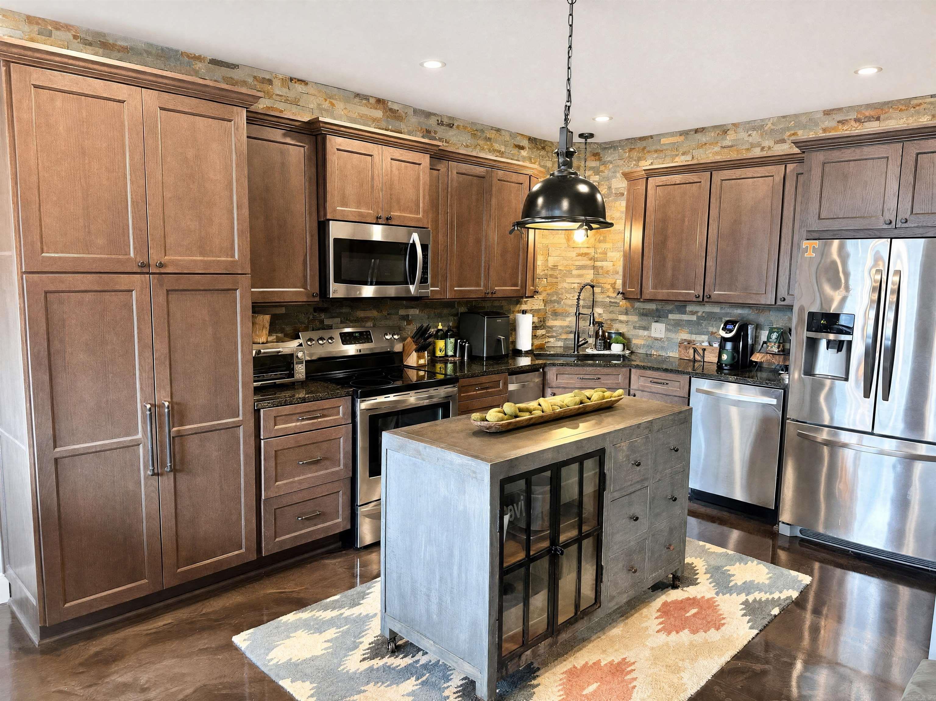 NARROWS INN AT GREERS FERRY HPR - Residential