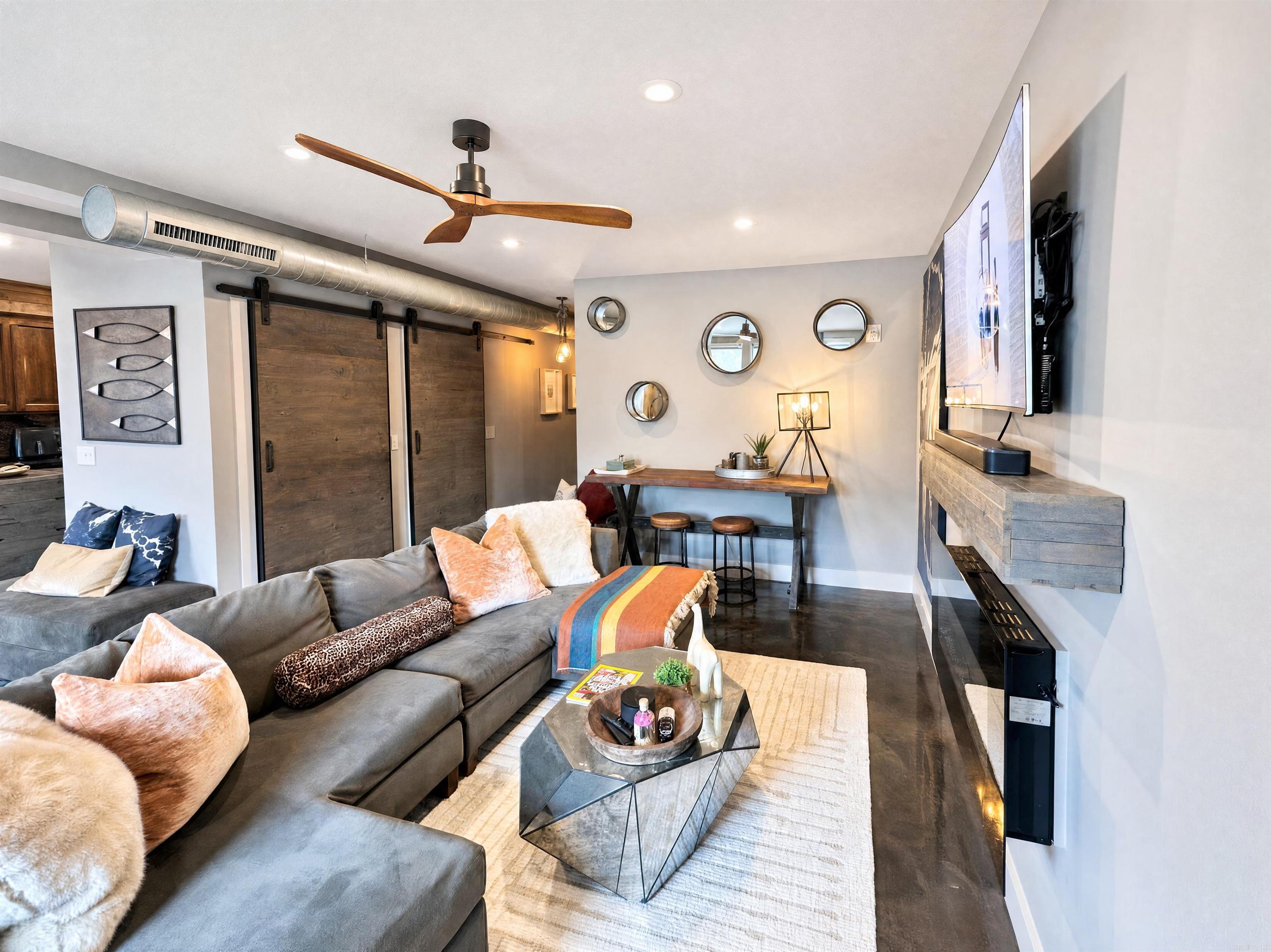 NARROWS INN AT GREERS FERRY HPR - Residential