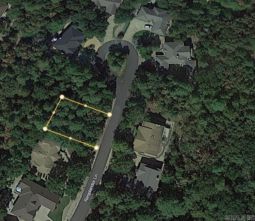 Build ready, flat as a board and close to the water. What could be better for your dream home in a beautiful neighborhood?