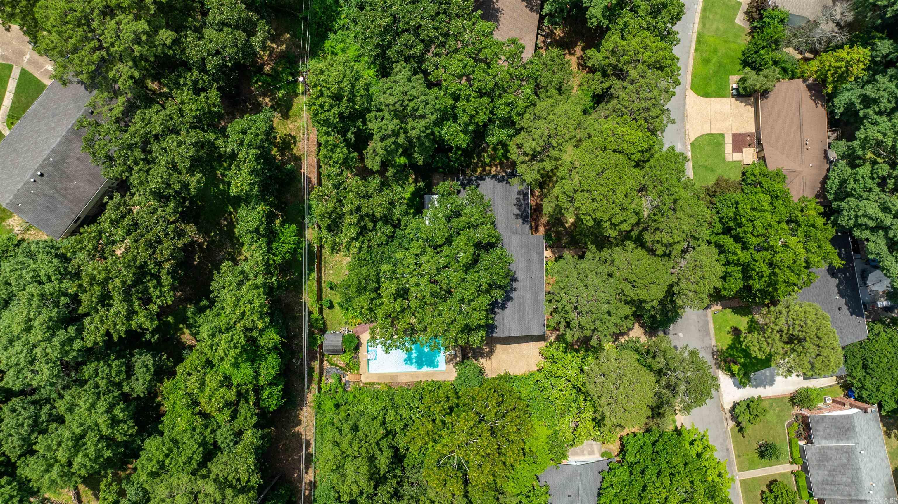 LEAWOOD MANOR - Residential