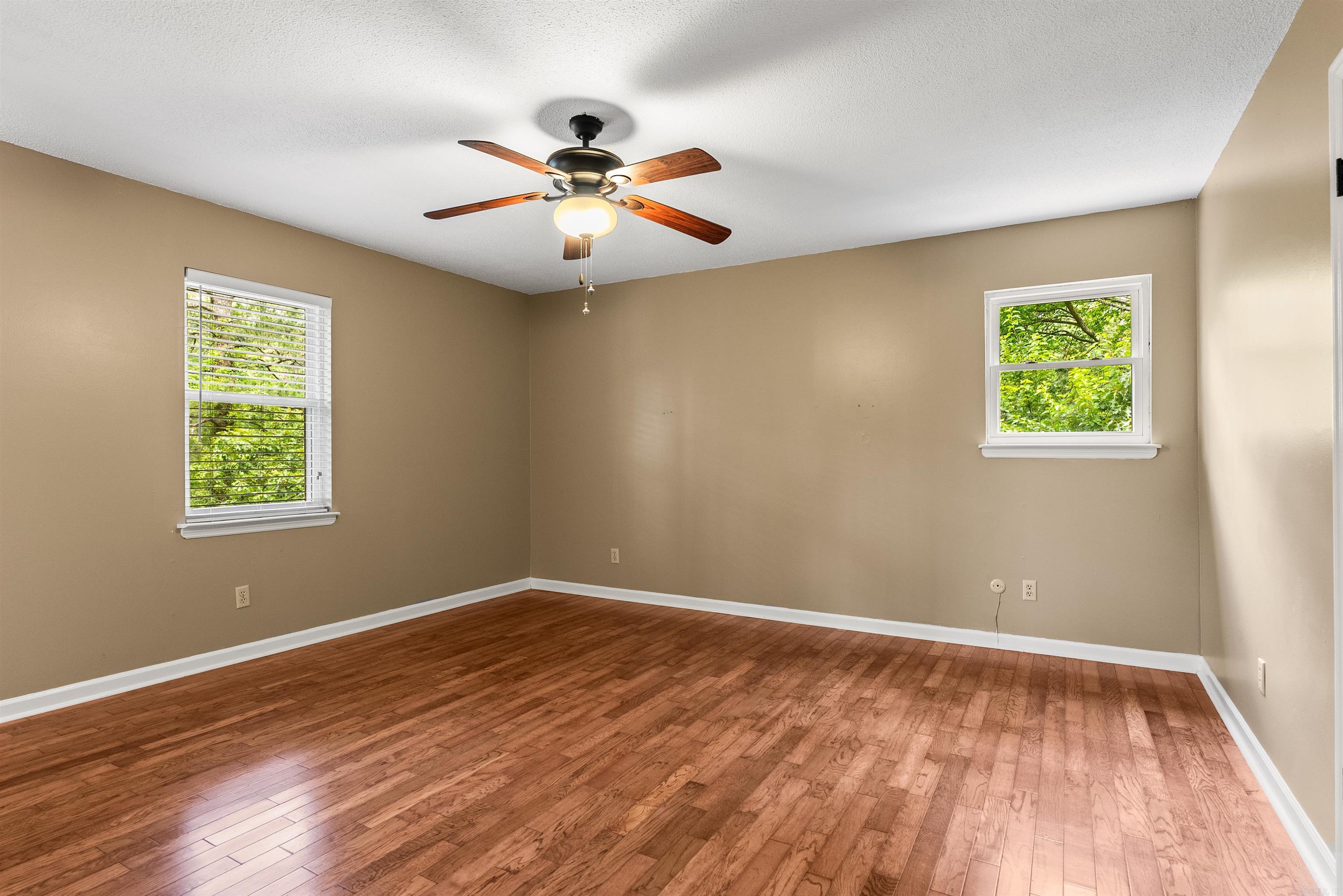 LEAWOOD MANOR - Residential