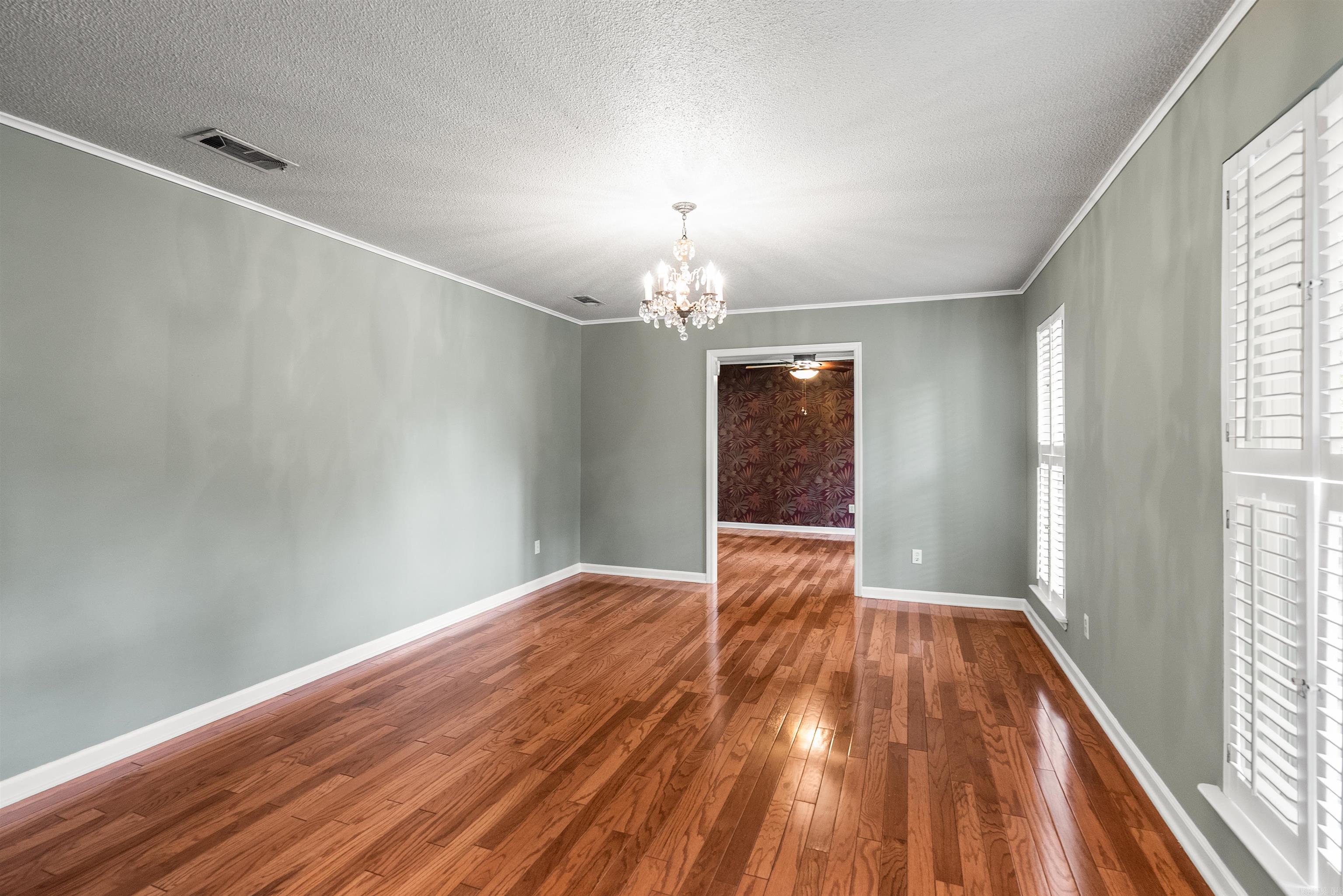 LEAWOOD MANOR - Residential