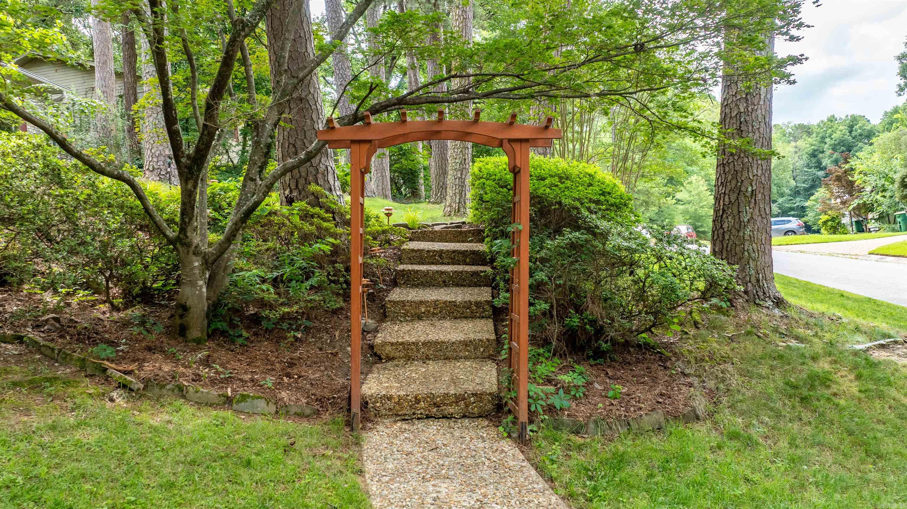 LEAWOOD MANOR - Residential