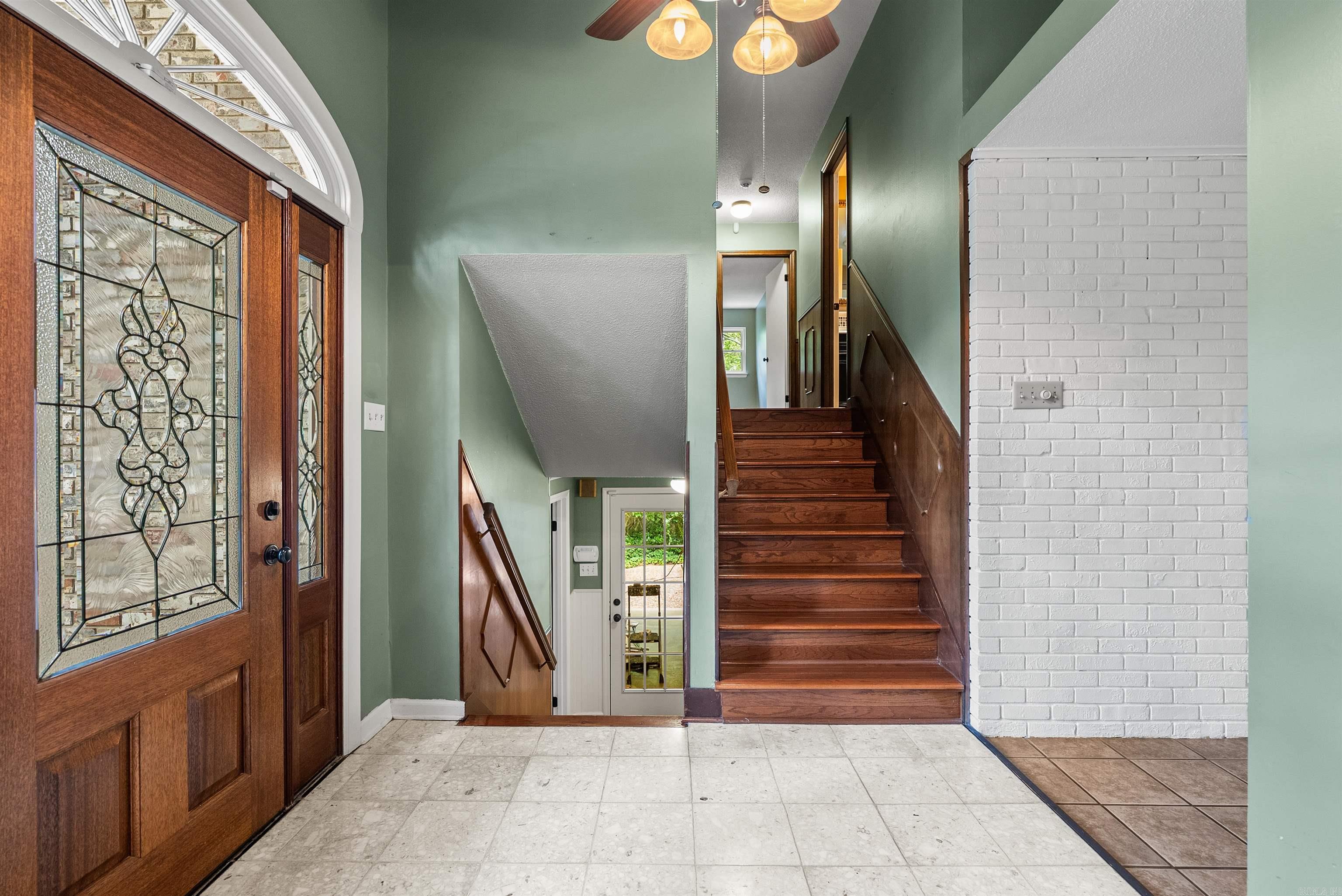 LEAWOOD MANOR - Residential