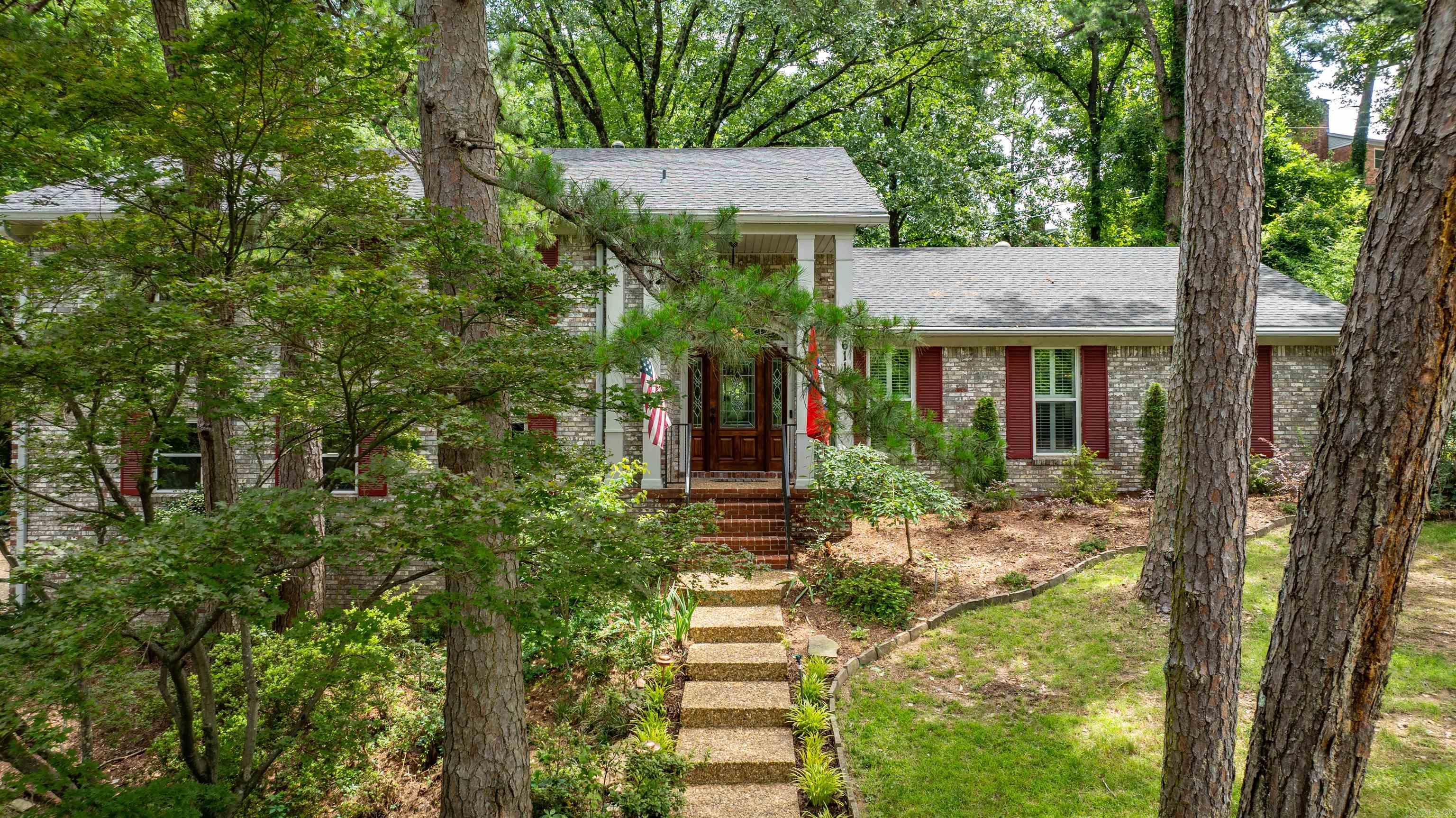 LEAWOOD MANOR - Residential