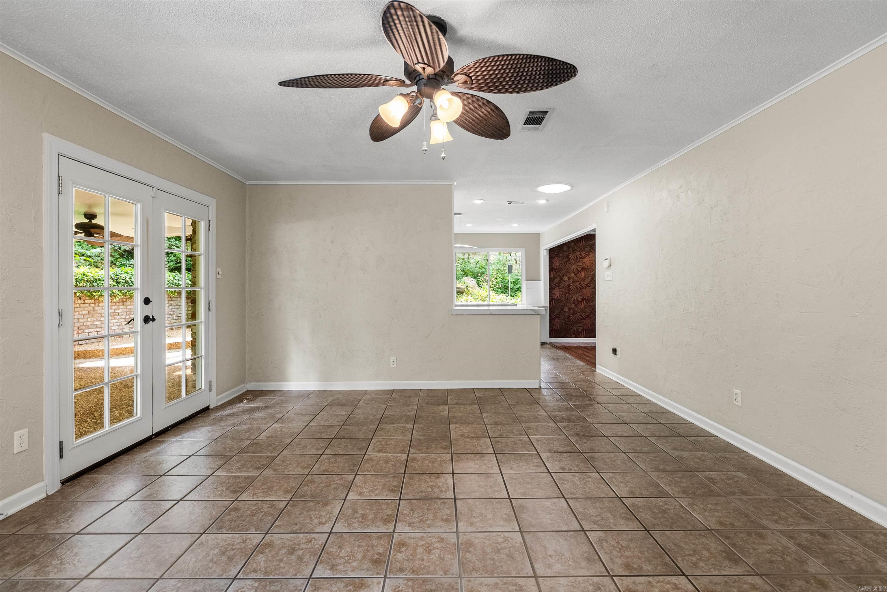 LEAWOOD MANOR - Residential