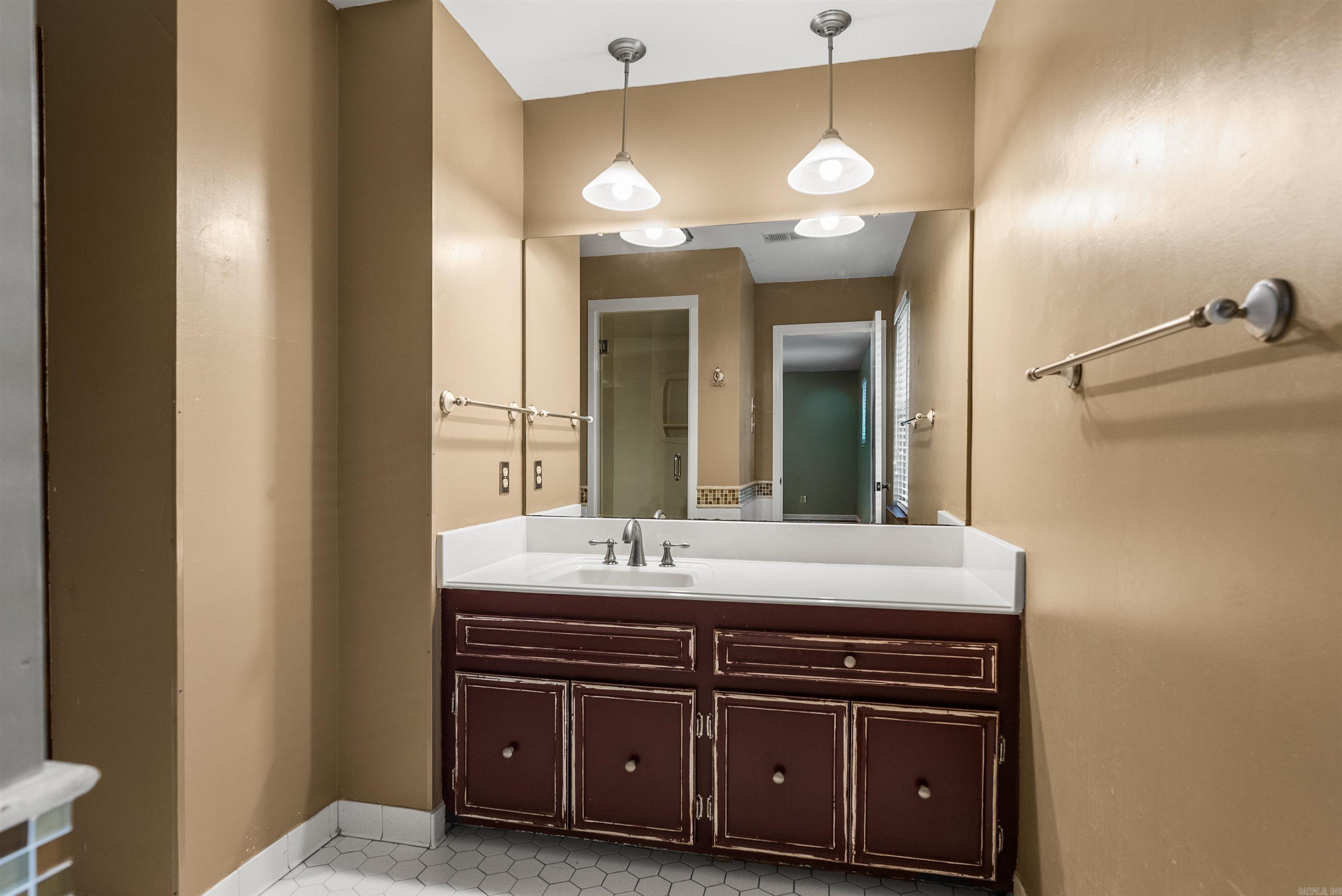LEAWOOD MANOR - Residential