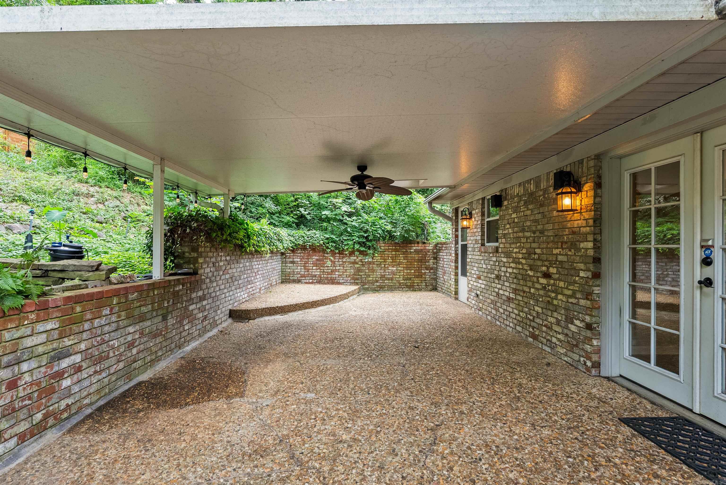 LEAWOOD MANOR - Residential