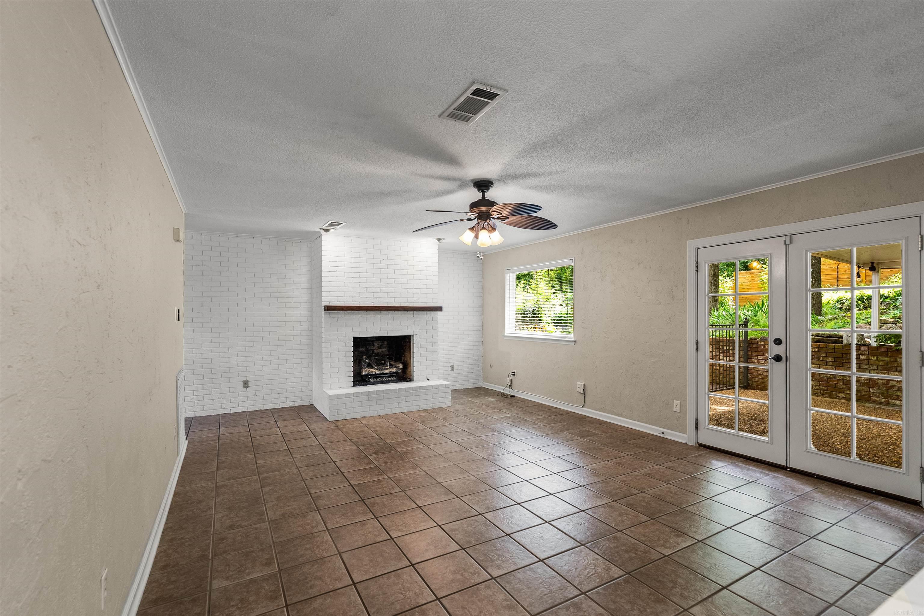 LEAWOOD MANOR - Residential