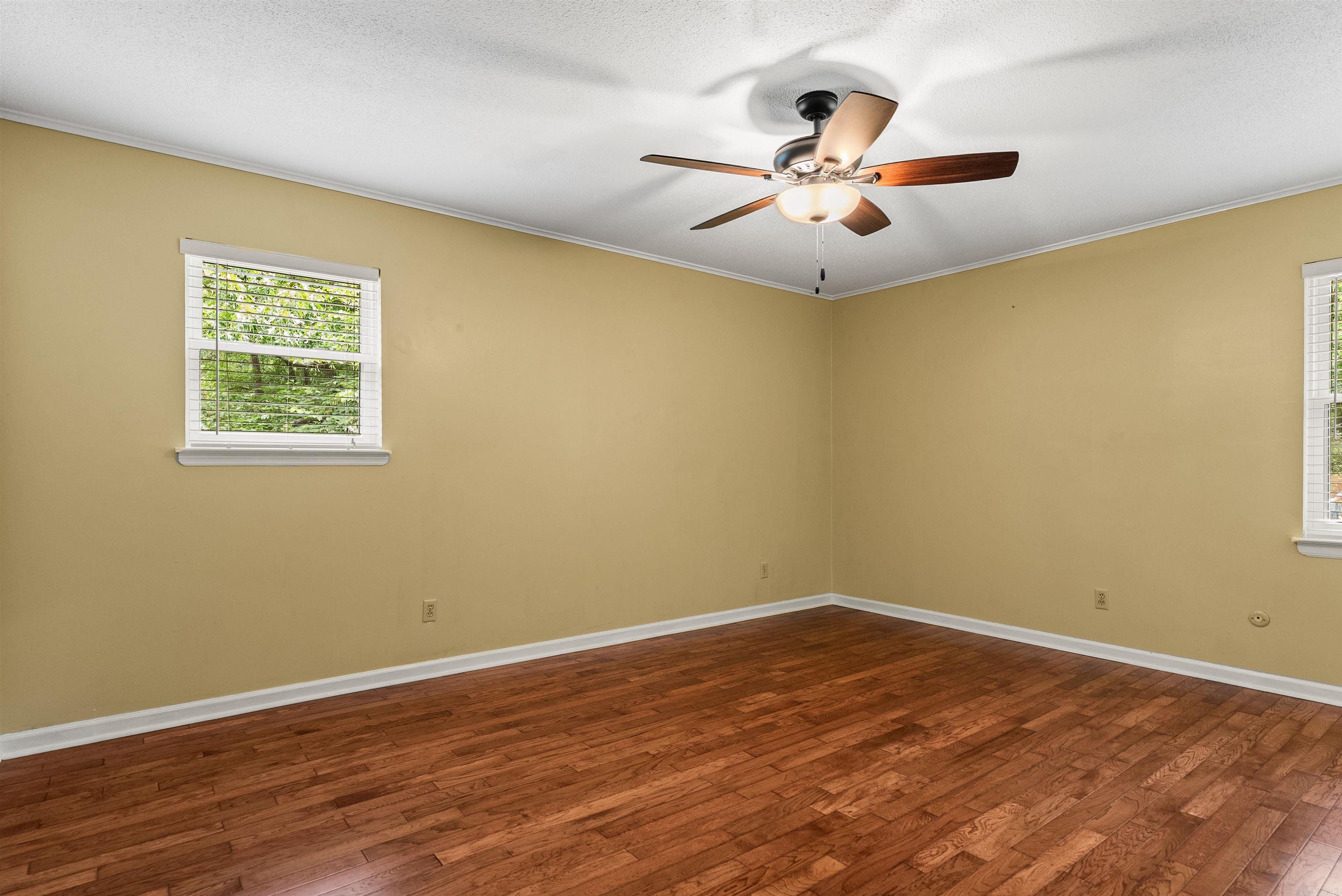 LEAWOOD MANOR - Residential