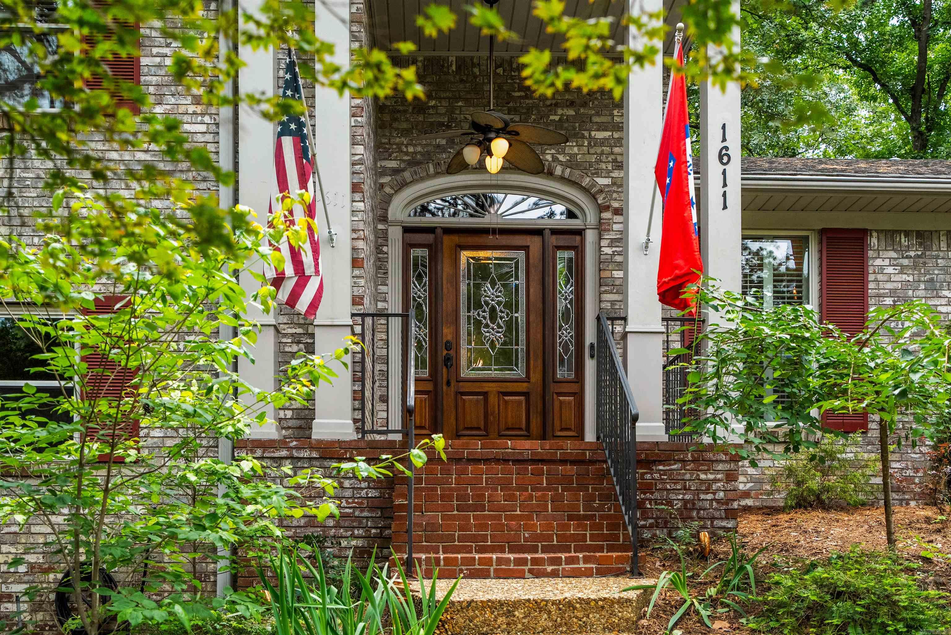 LEAWOOD MANOR - Residential