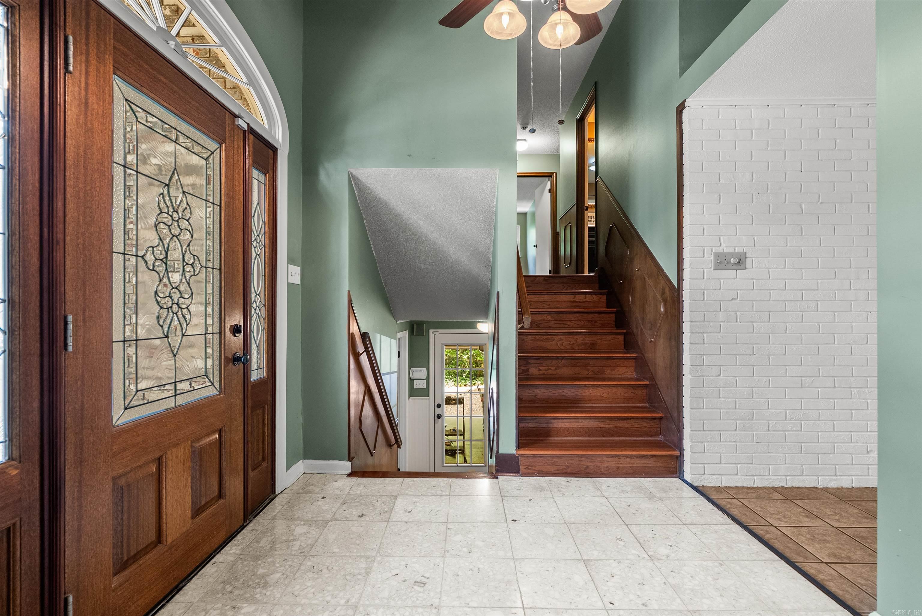 LEAWOOD MANOR - Residential