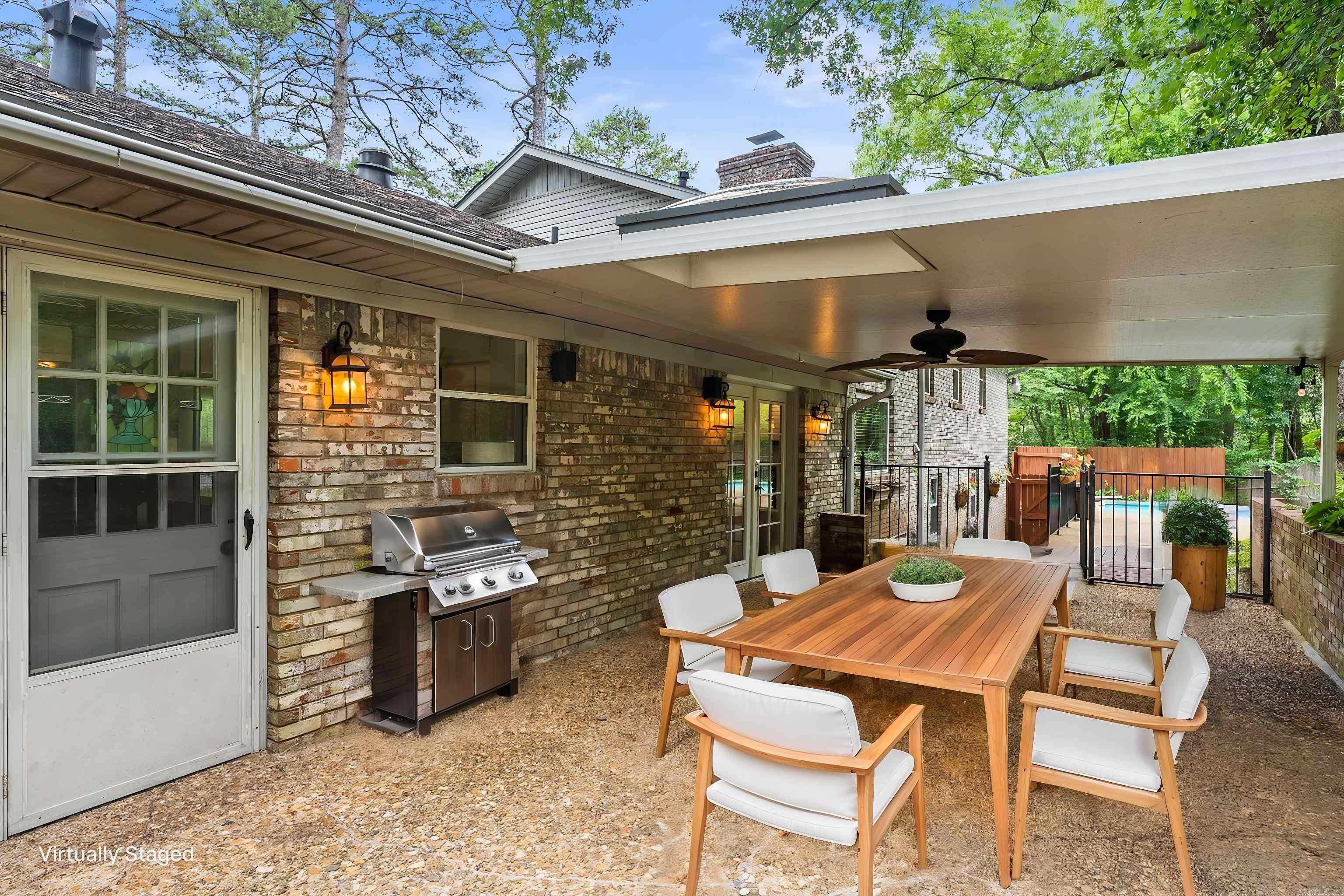 LEAWOOD MANOR - Residential