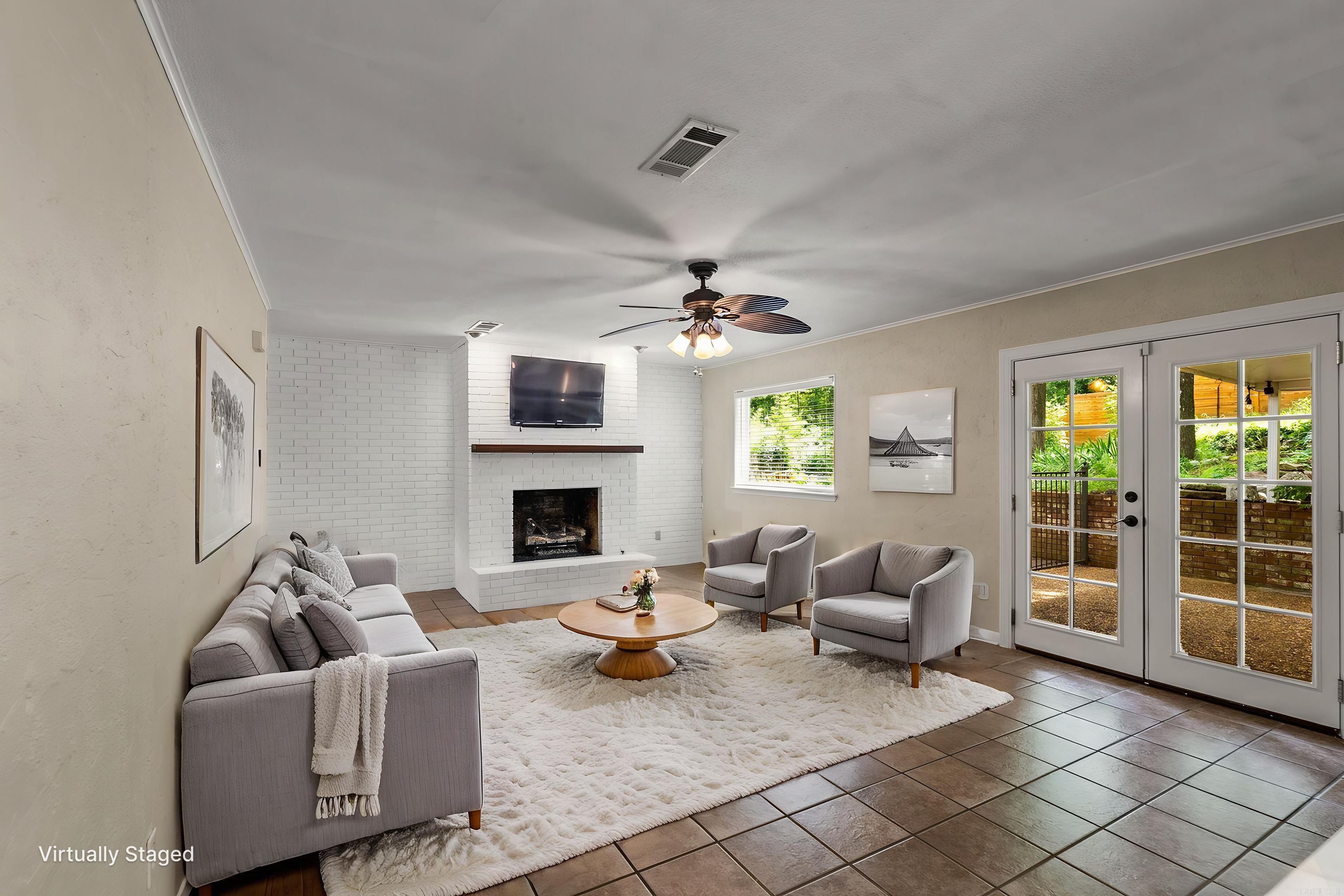 LEAWOOD MANOR - Residential