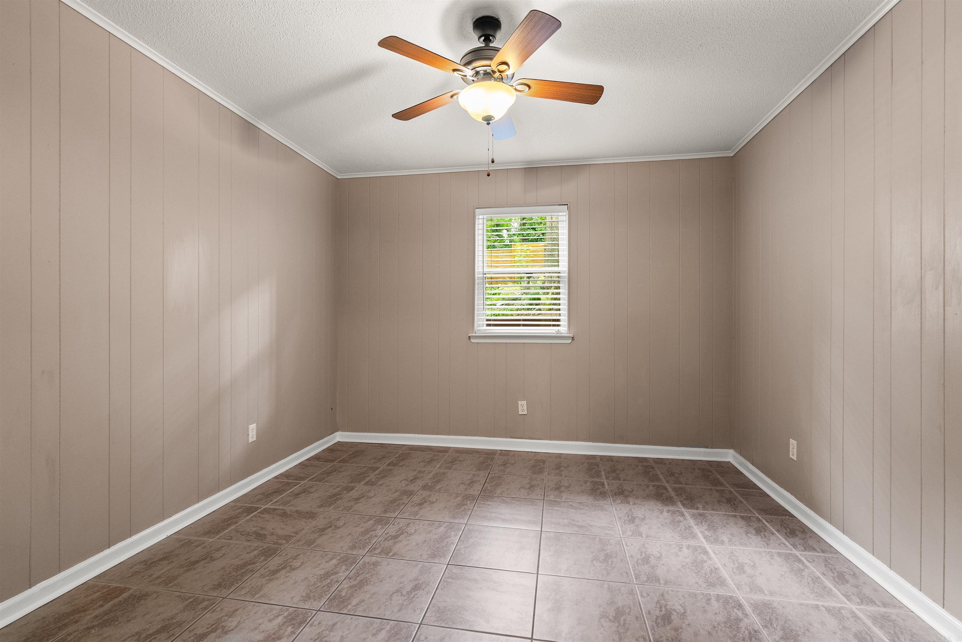 LEAWOOD MANOR - Residential